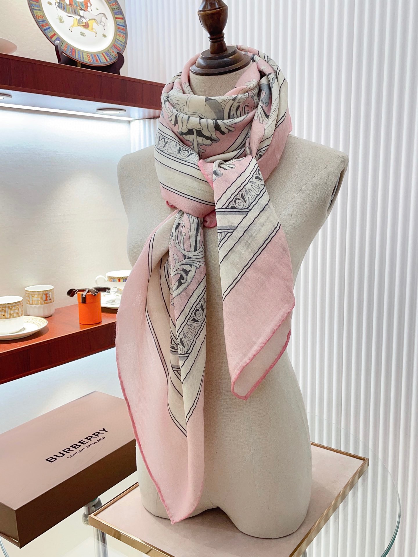 Streetwear Scarf BURBERRY 328740 SIZE:140cm*140cm - vstockx