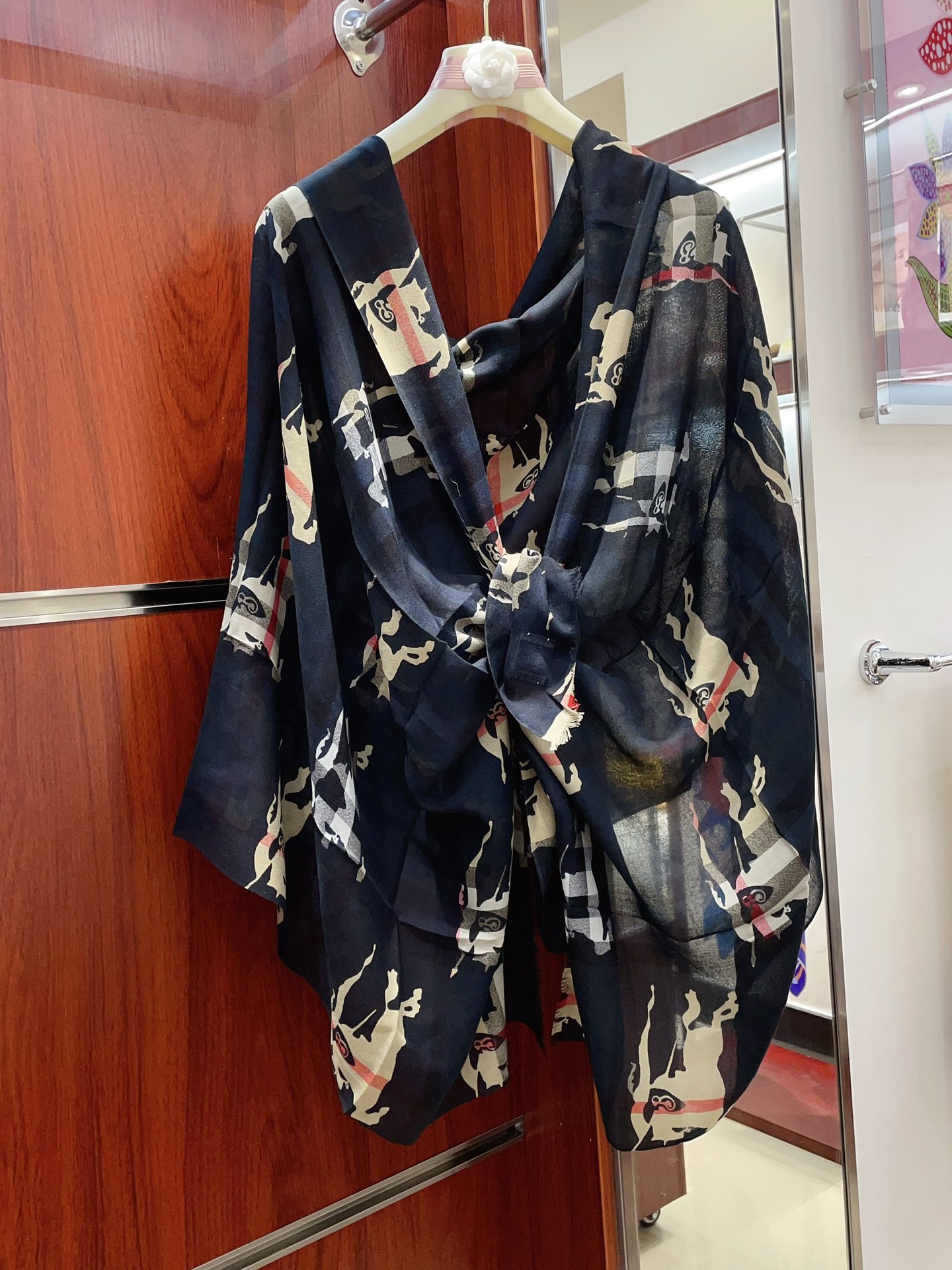 Streetwear Scarf Burberry 328773 SIZE:220cm*70cm - vstockx