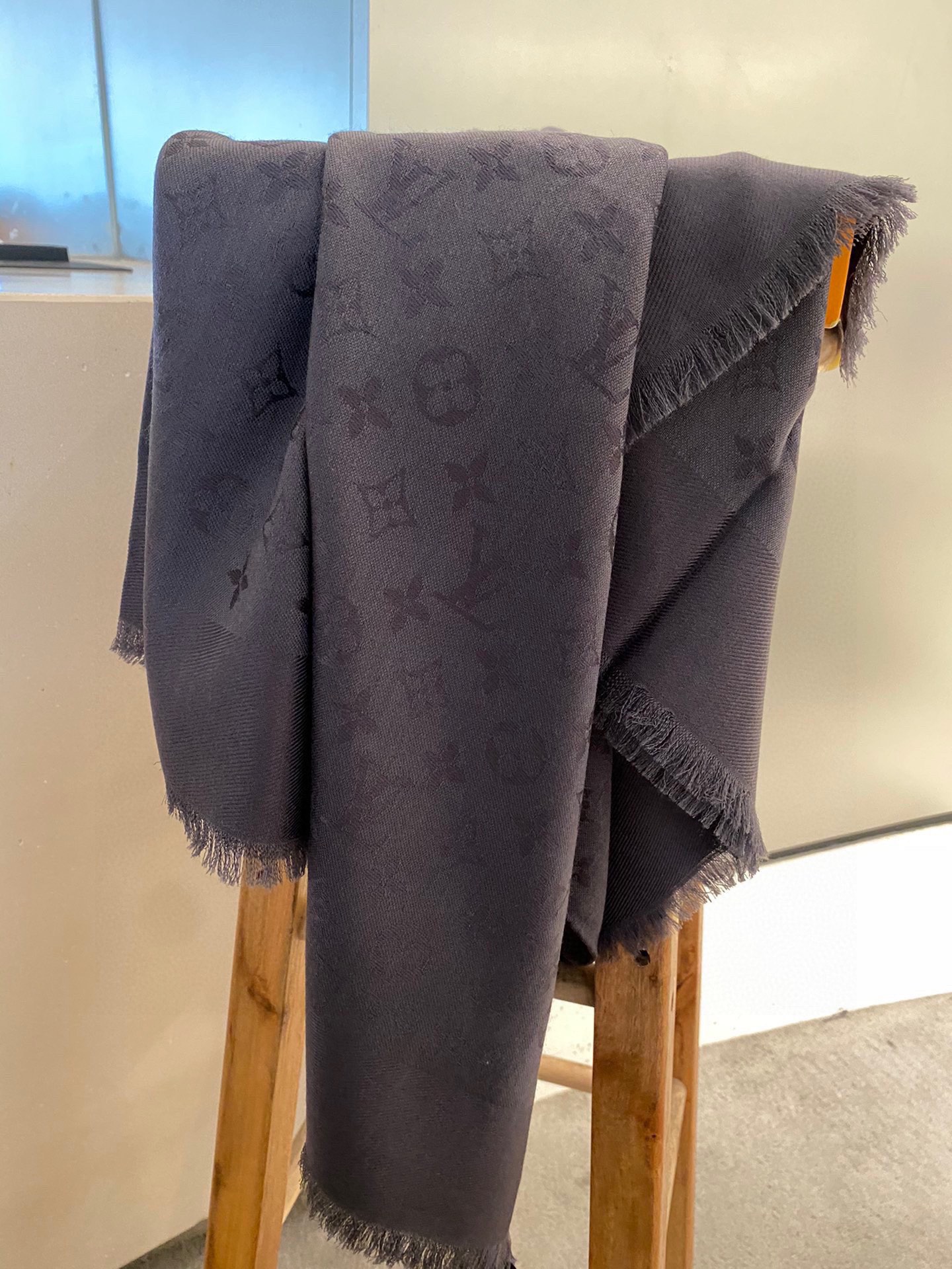 Streetwear Scarf LV 328937 SIZE:140*140cm - vstockx