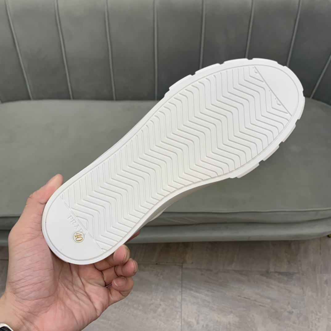 Prada Wheel Cassetta sneaker 8 - vstockx