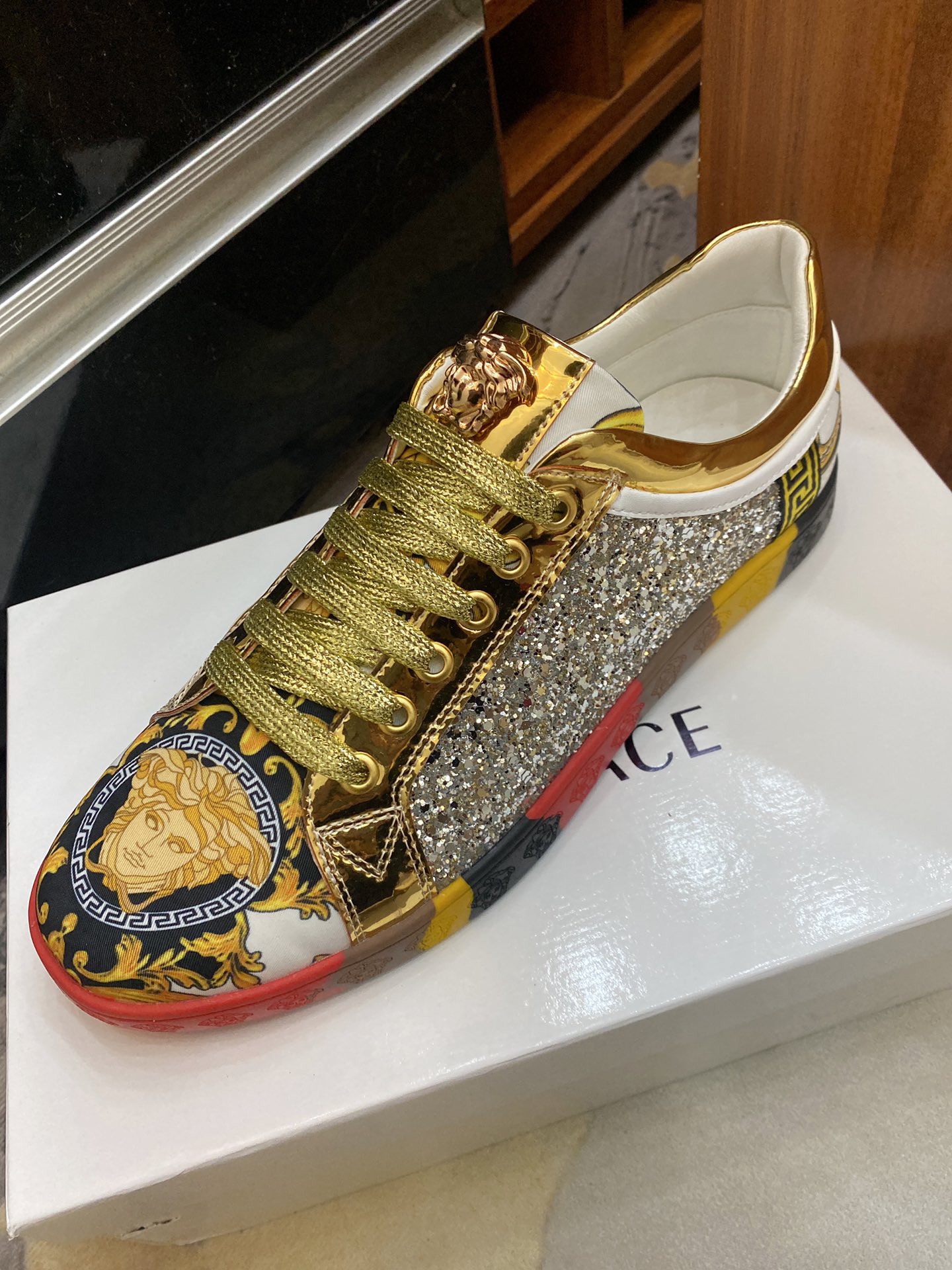 Versace Greca Sneaker 9 - vstockx