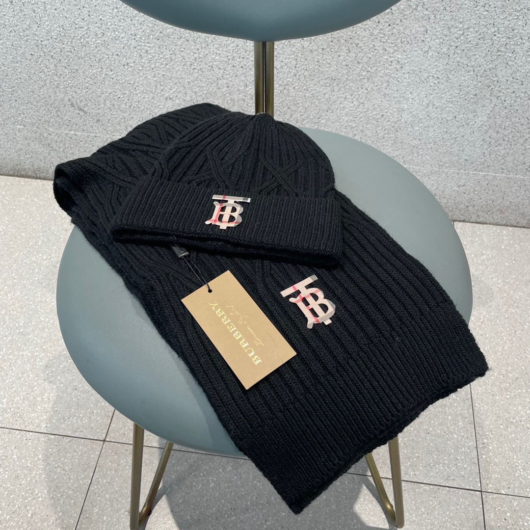Hat & Scarf Burberry 1 - vstockx