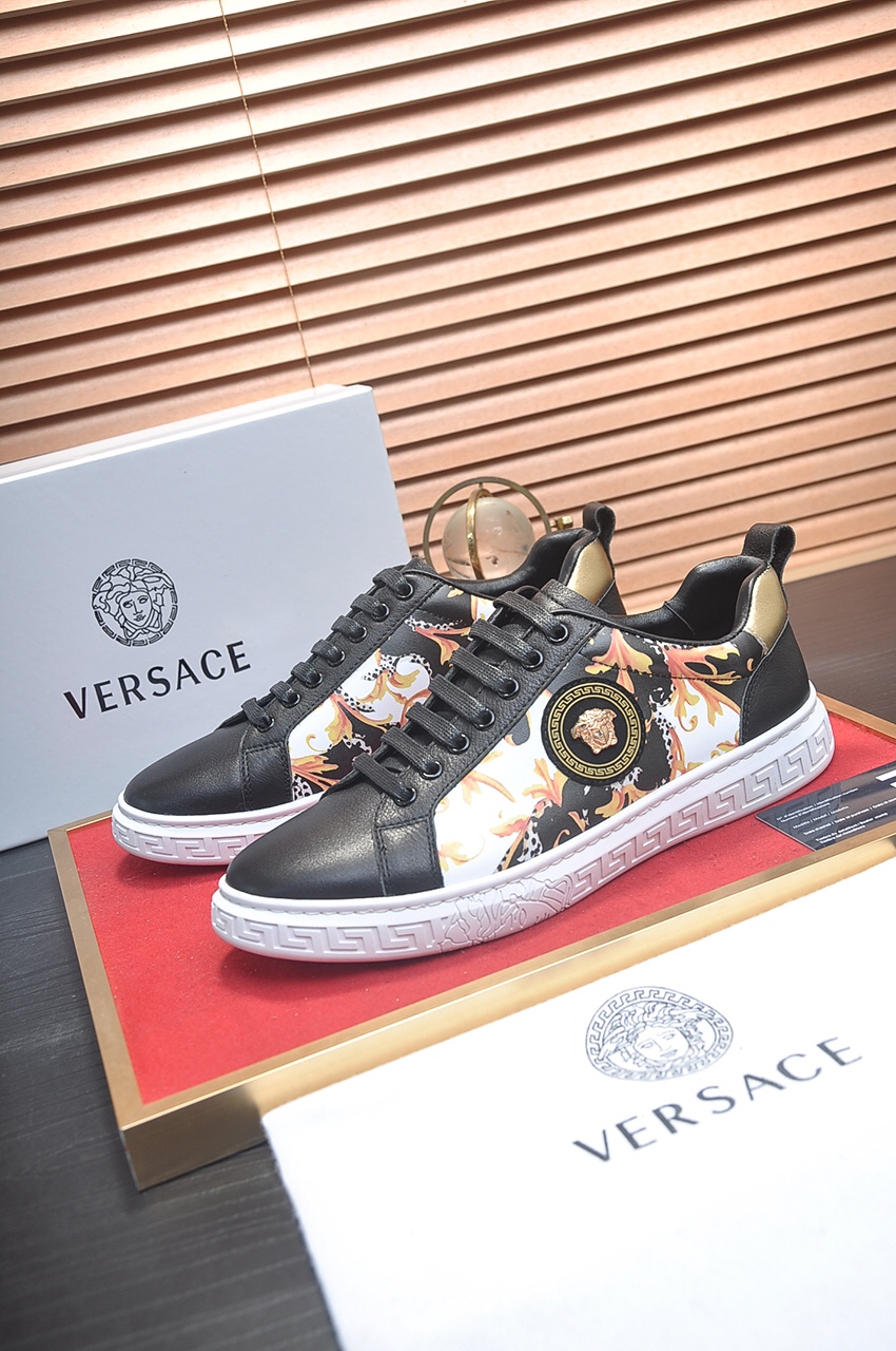 Versace Greca Sneaker 30 - vstockx