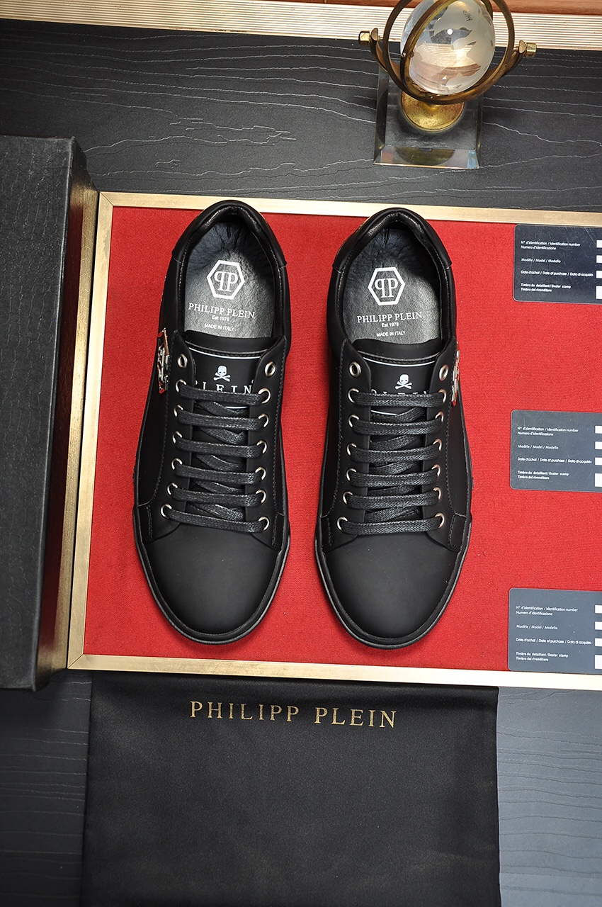 Philipp Plein Low Top Sneakers 5 - vstockx