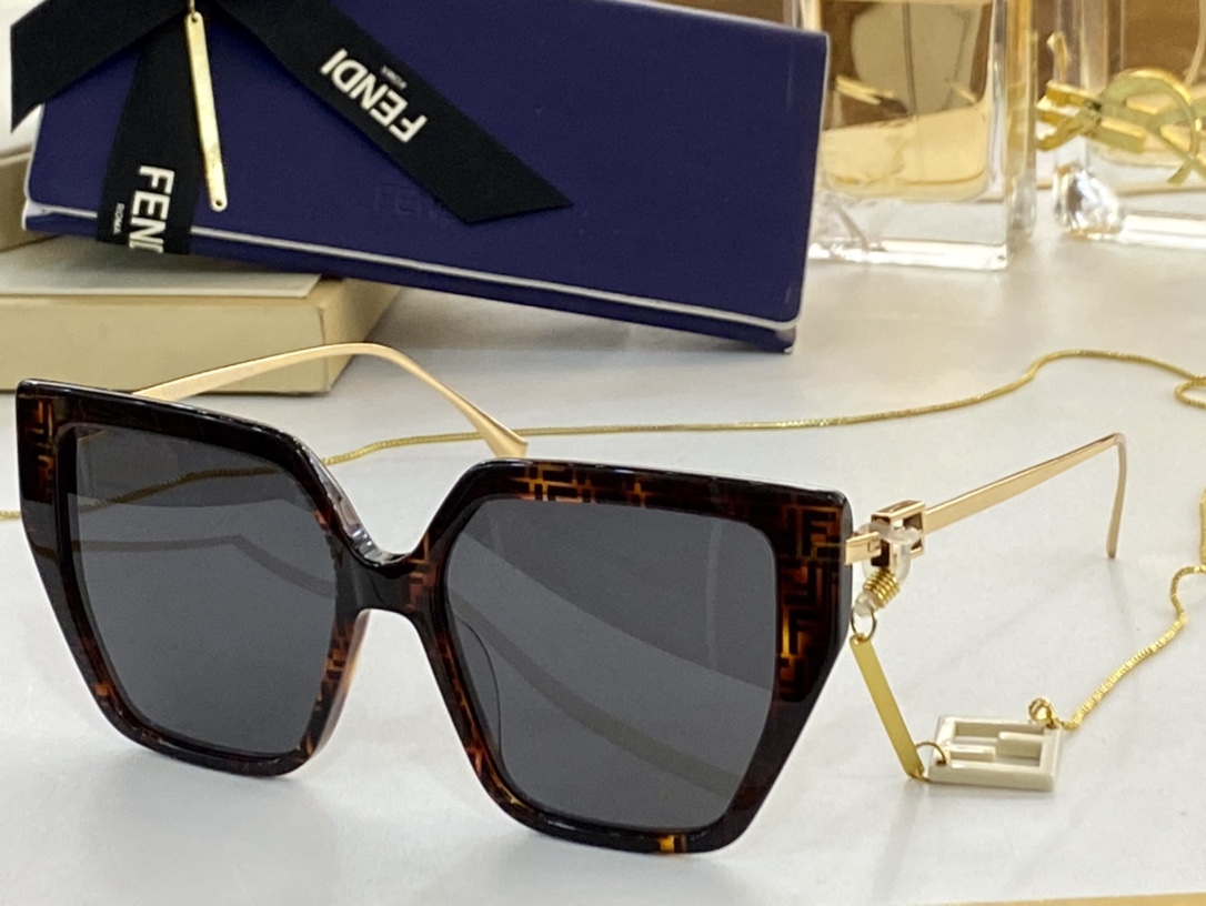 Sunglasses Fendi FF40012 size:55��18-145 - vstockx