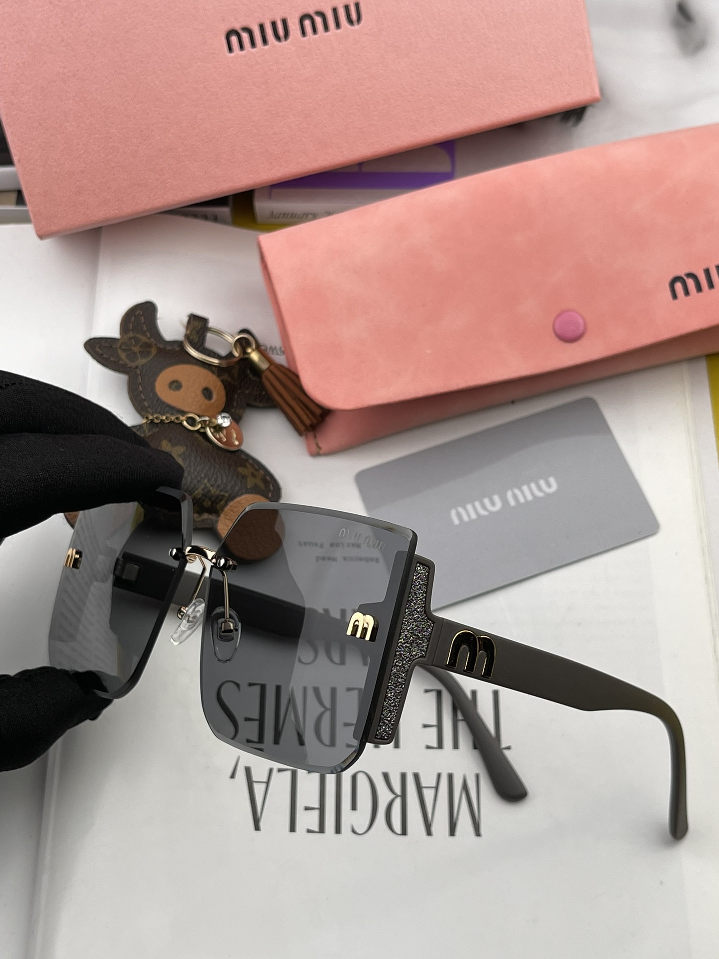 sunglasses Miu Miu MM4294 - vstockx