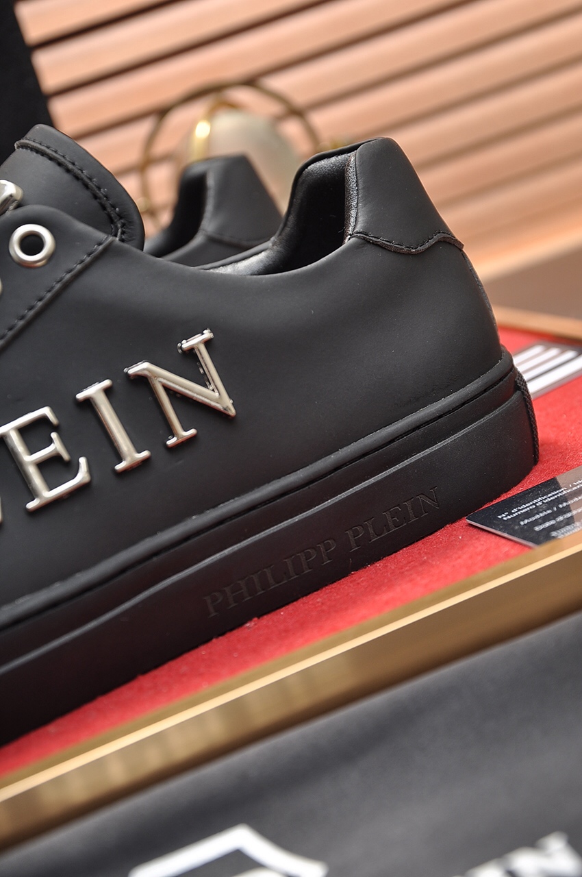 Philipp Plein Low Top Sneakers 9 - vstockx