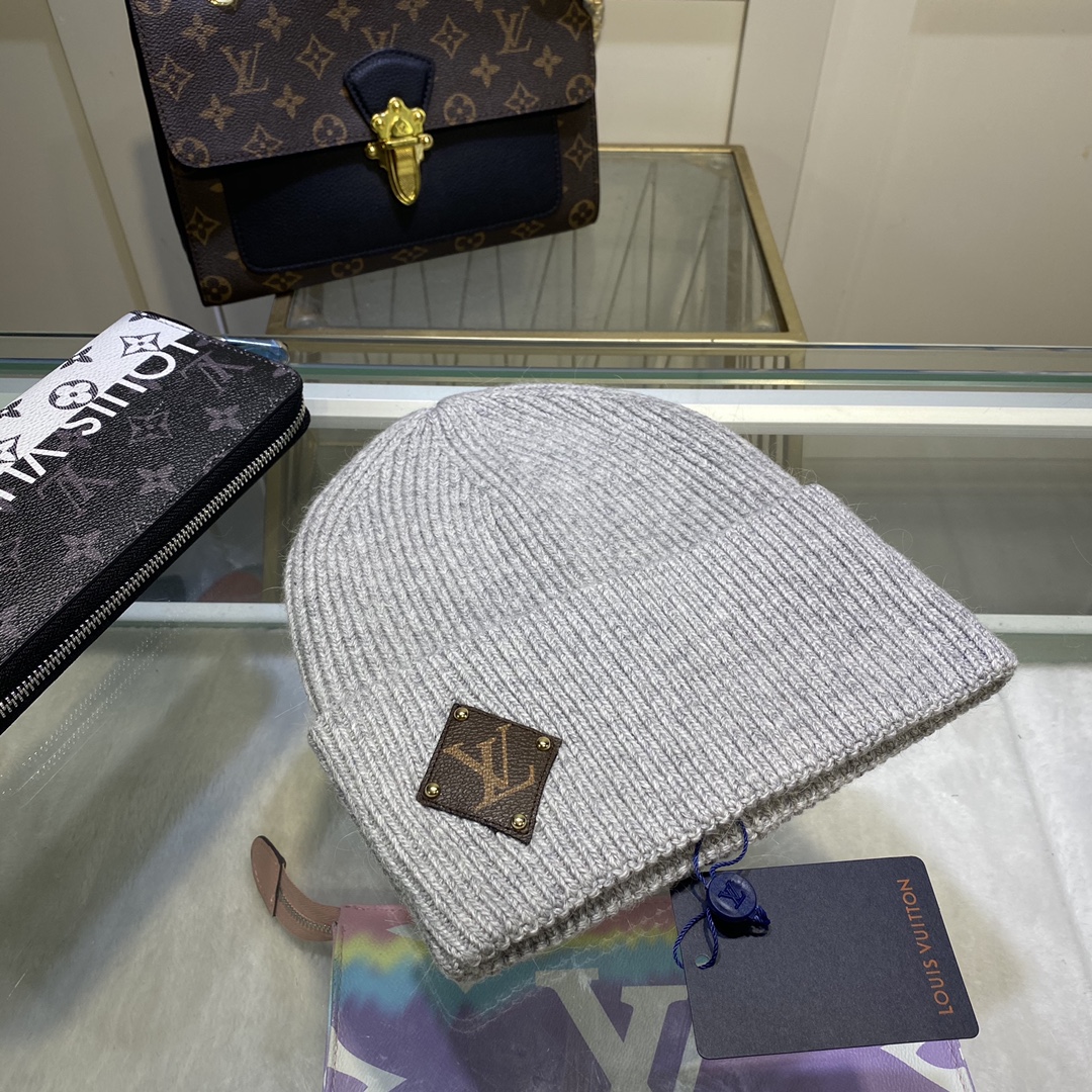 Hat & Scarf Louis Vuitton 3 - vstockx