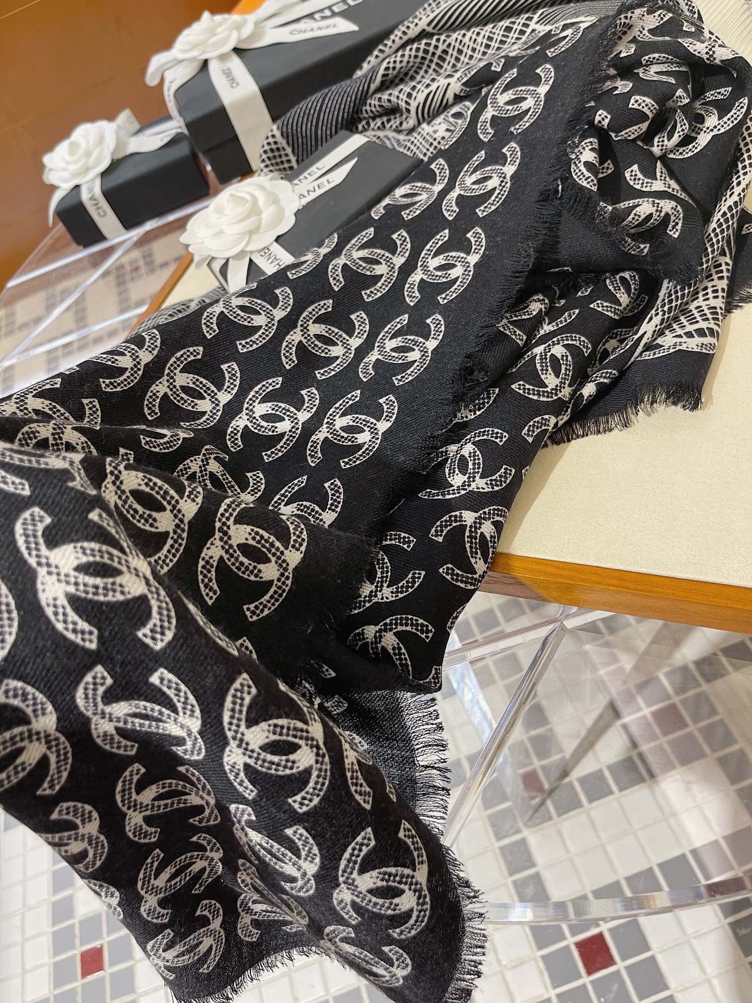 Streetwear Scarf CHANEL 328999 - vstockx