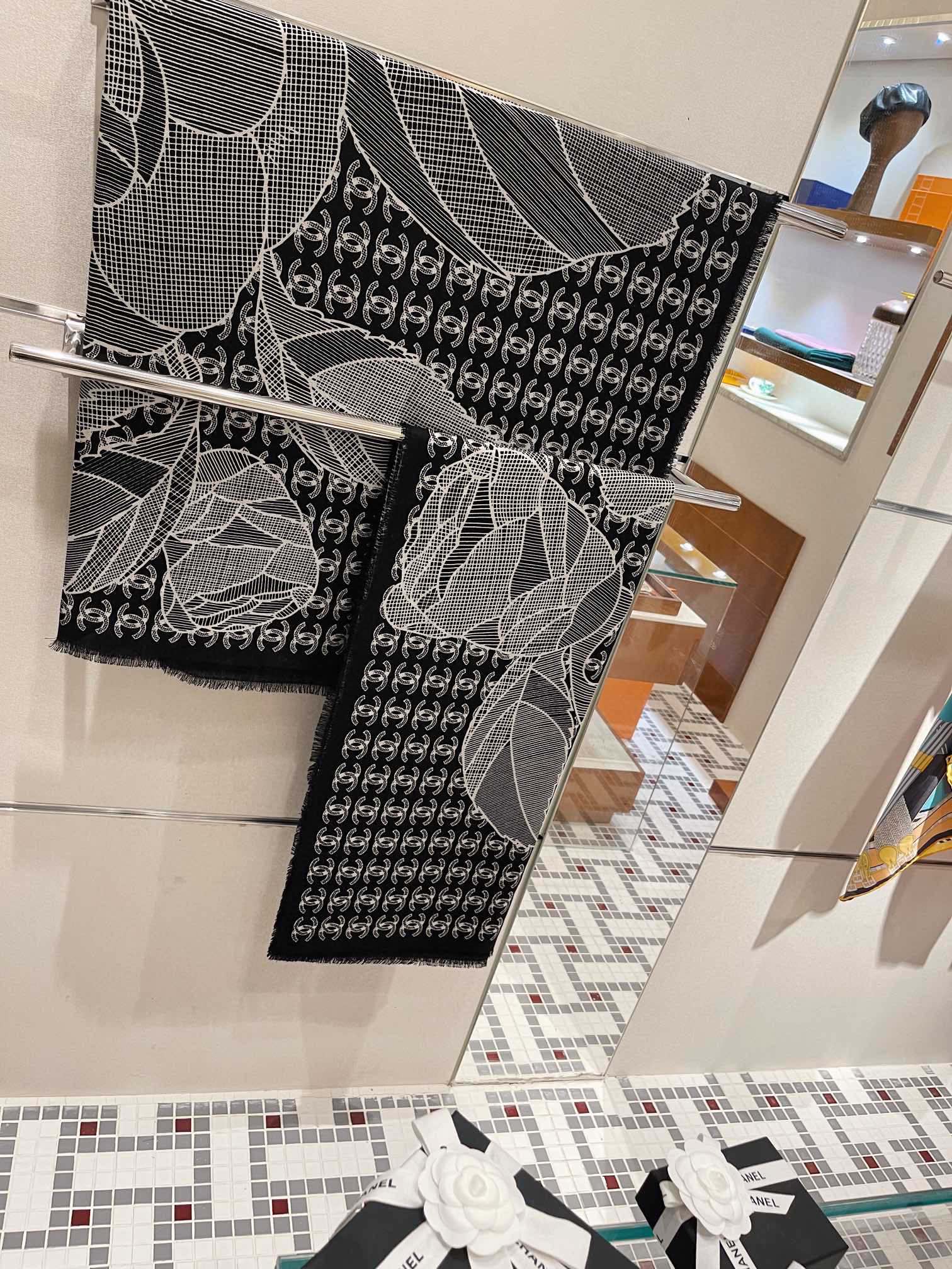 Streetwear Scarf CHANEL 328999 - vstockx