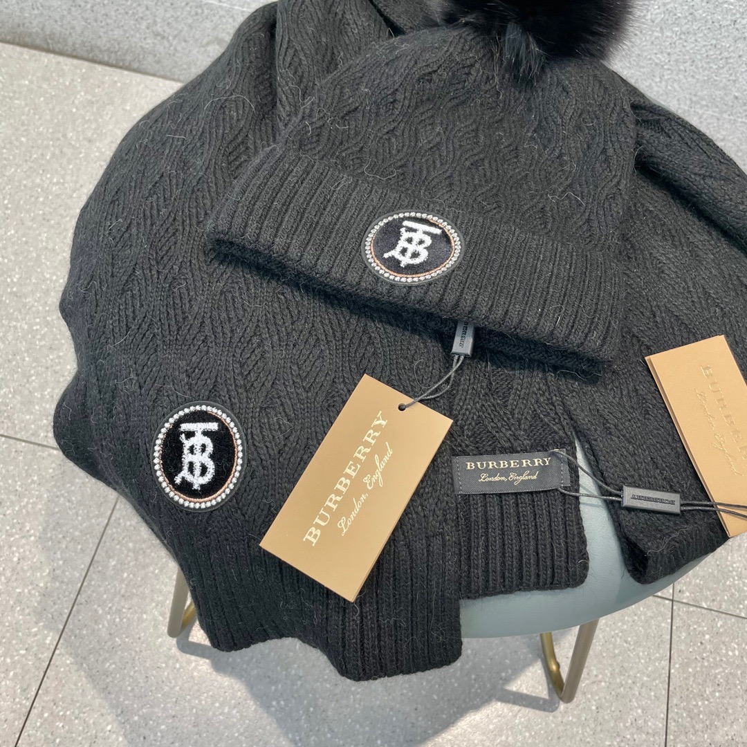 Hat & Scarf Burberry 2 - vstockx