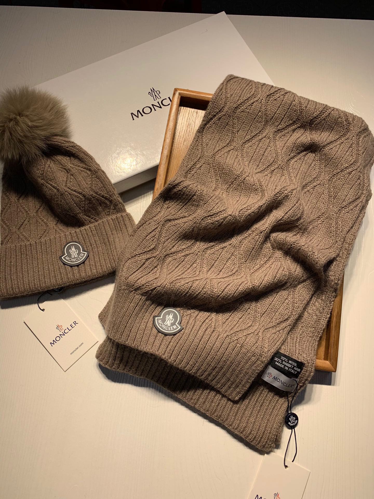 Hat & Scarf Moncler 1 - vstockx