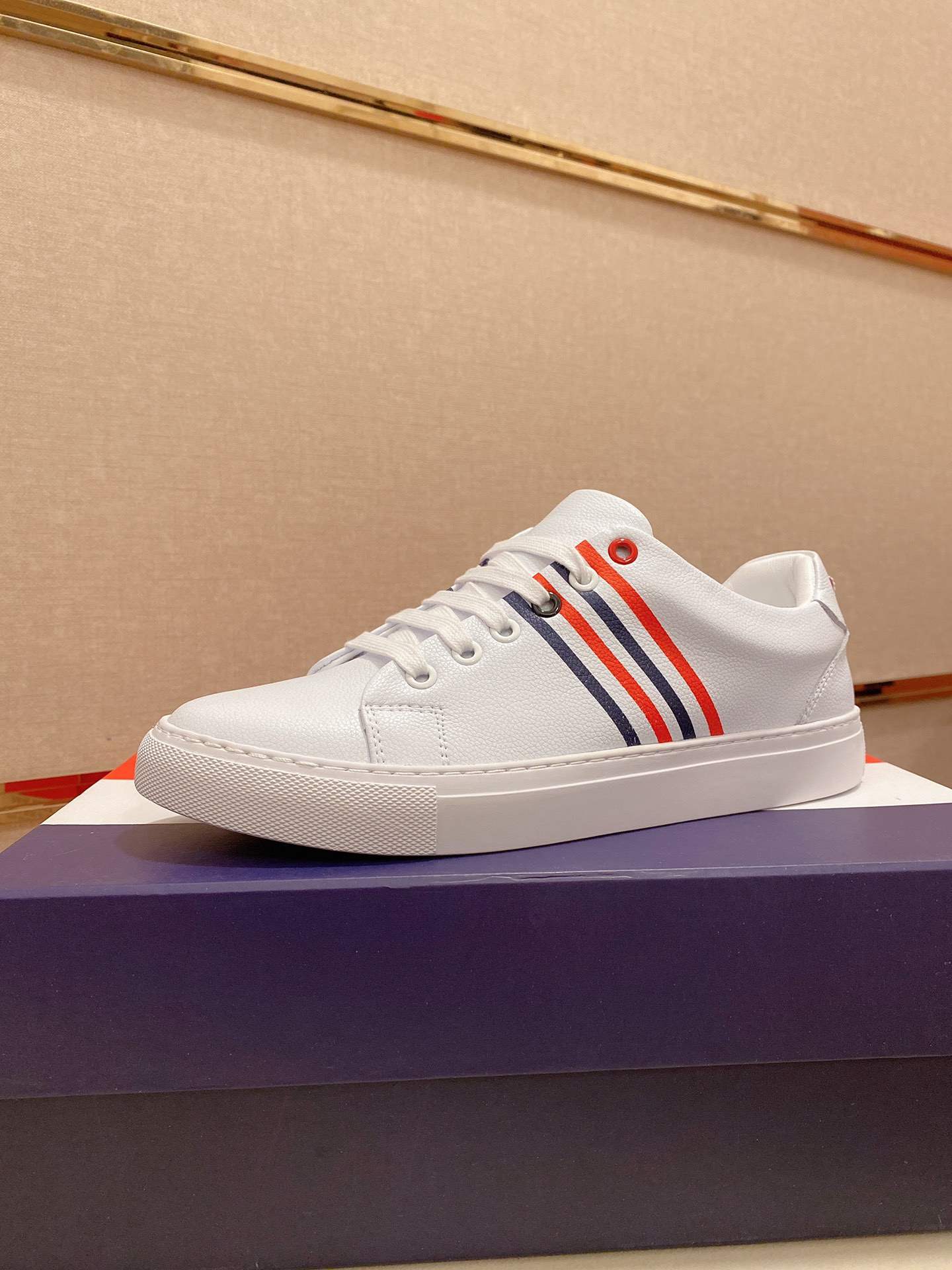 Thom Browne Low Top Sneaker 10 - vstockx