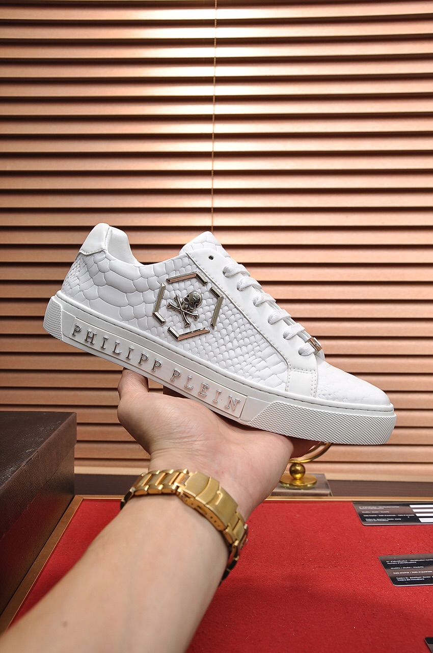 Philipp Plein Low Top Sneakers 15 - vstockx