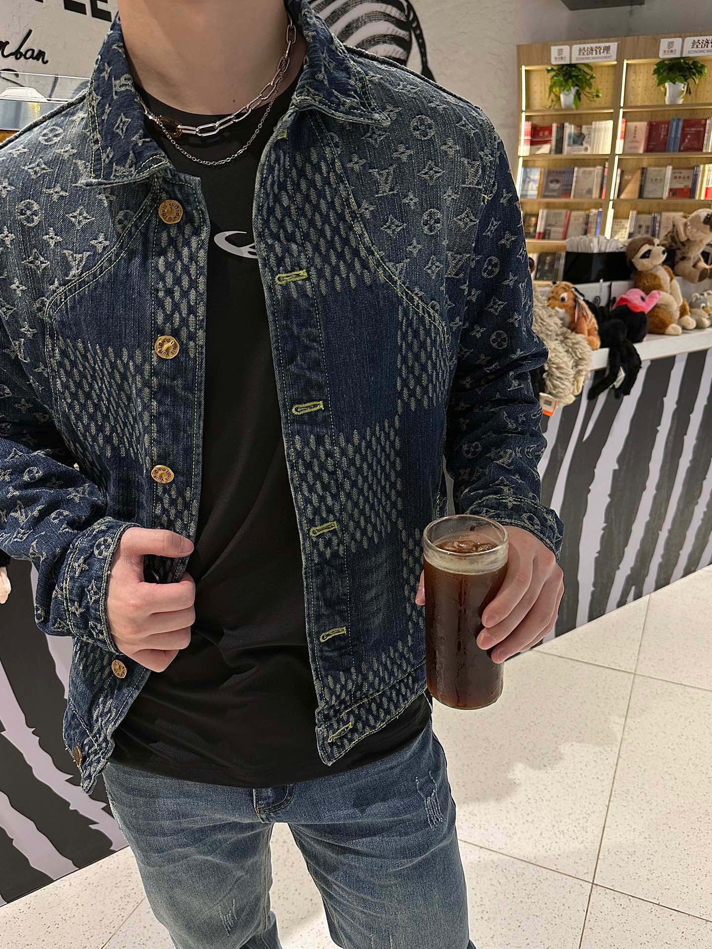 Clothes Louis Vuitton 1325 - vstockx