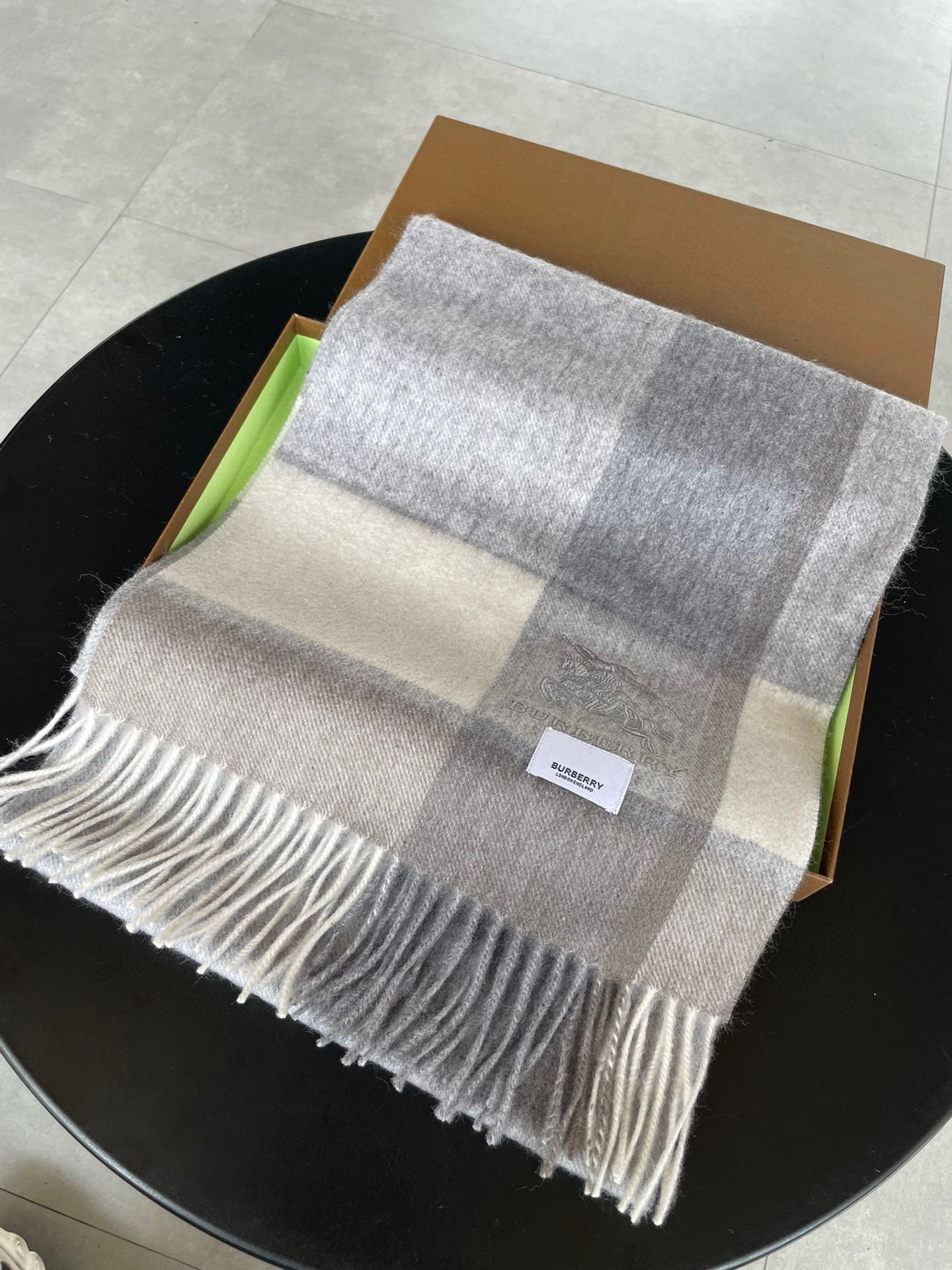 Streetwear Scarf Burberry 329092 SIZE:32*192cm - vstockx