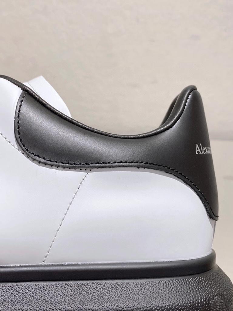 Alexander McQueen Oversized Black Sole (W) - vstockx