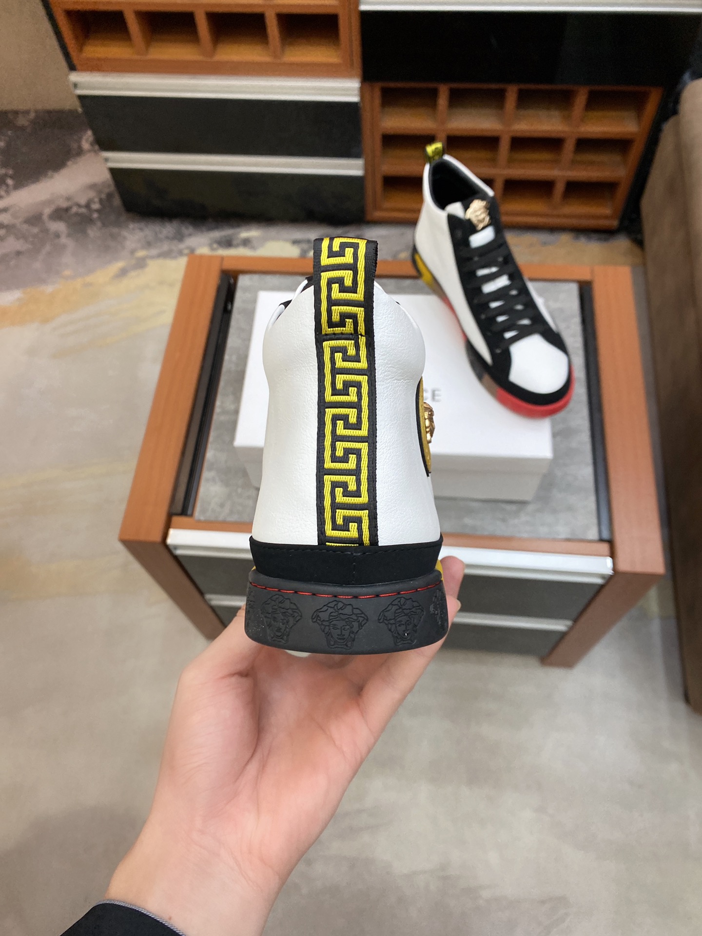 Versace Greca Sneaker 17 - vstockx
