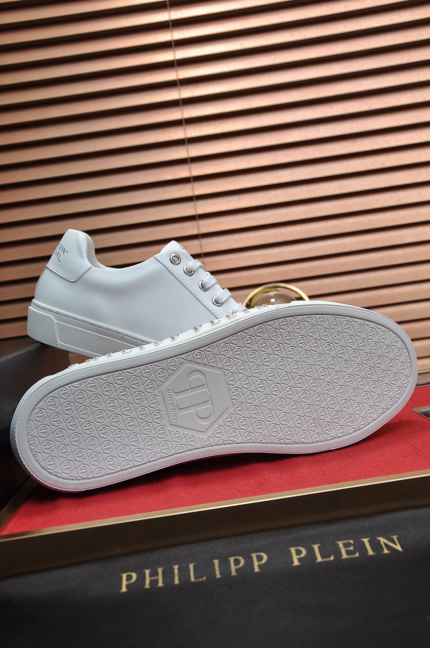 Philipp Plein Low Top Sneakers 4 - vstockx
