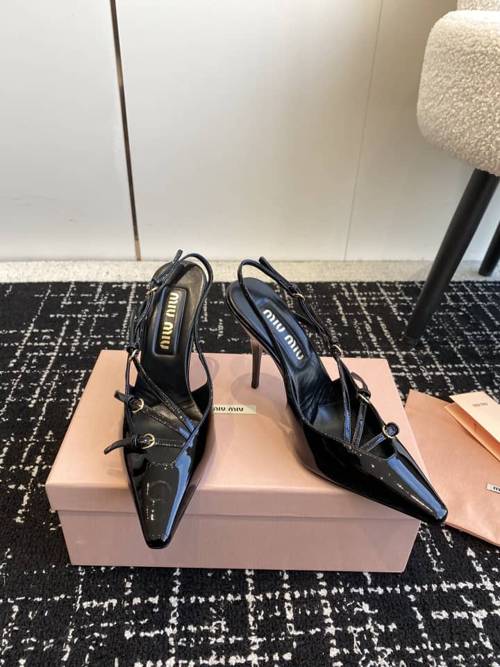 Miu Miu Patent leather slingbacks with buckles Black - vstockx