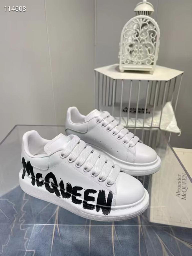 Alexander McQueen Oversized Graffiti White Black - vstockx