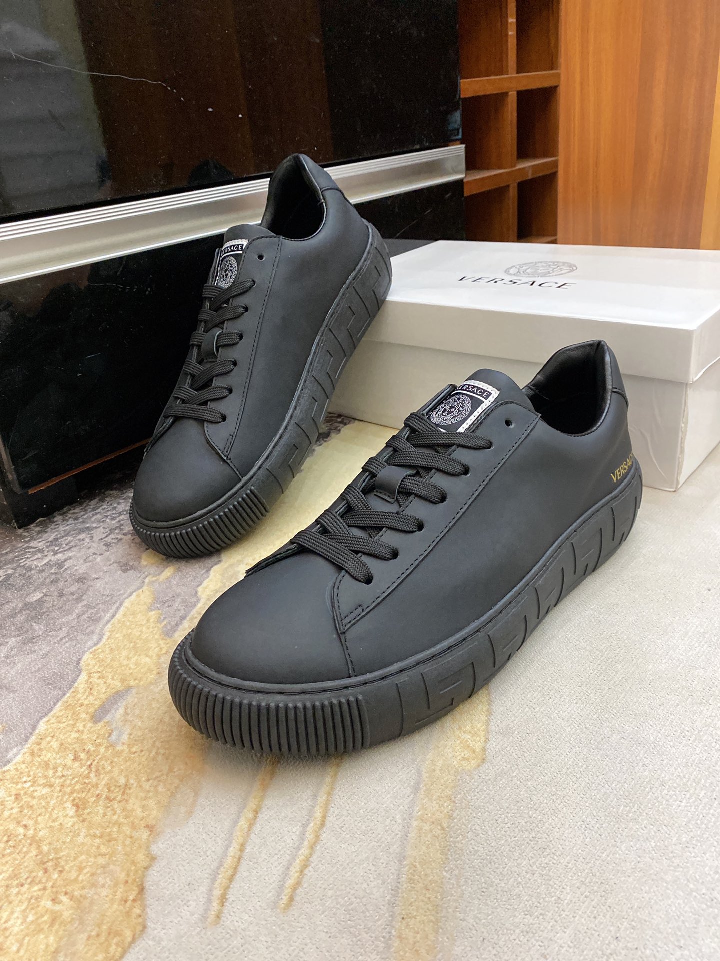 Versace Greca Sneaker 21 - vstockx