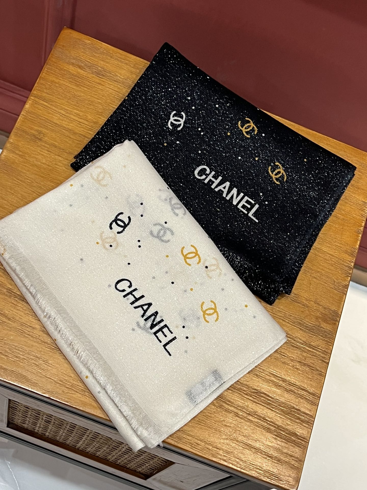 Streetwear Scarf CHANEL 328987 SIZE:110x200cm - vstockx