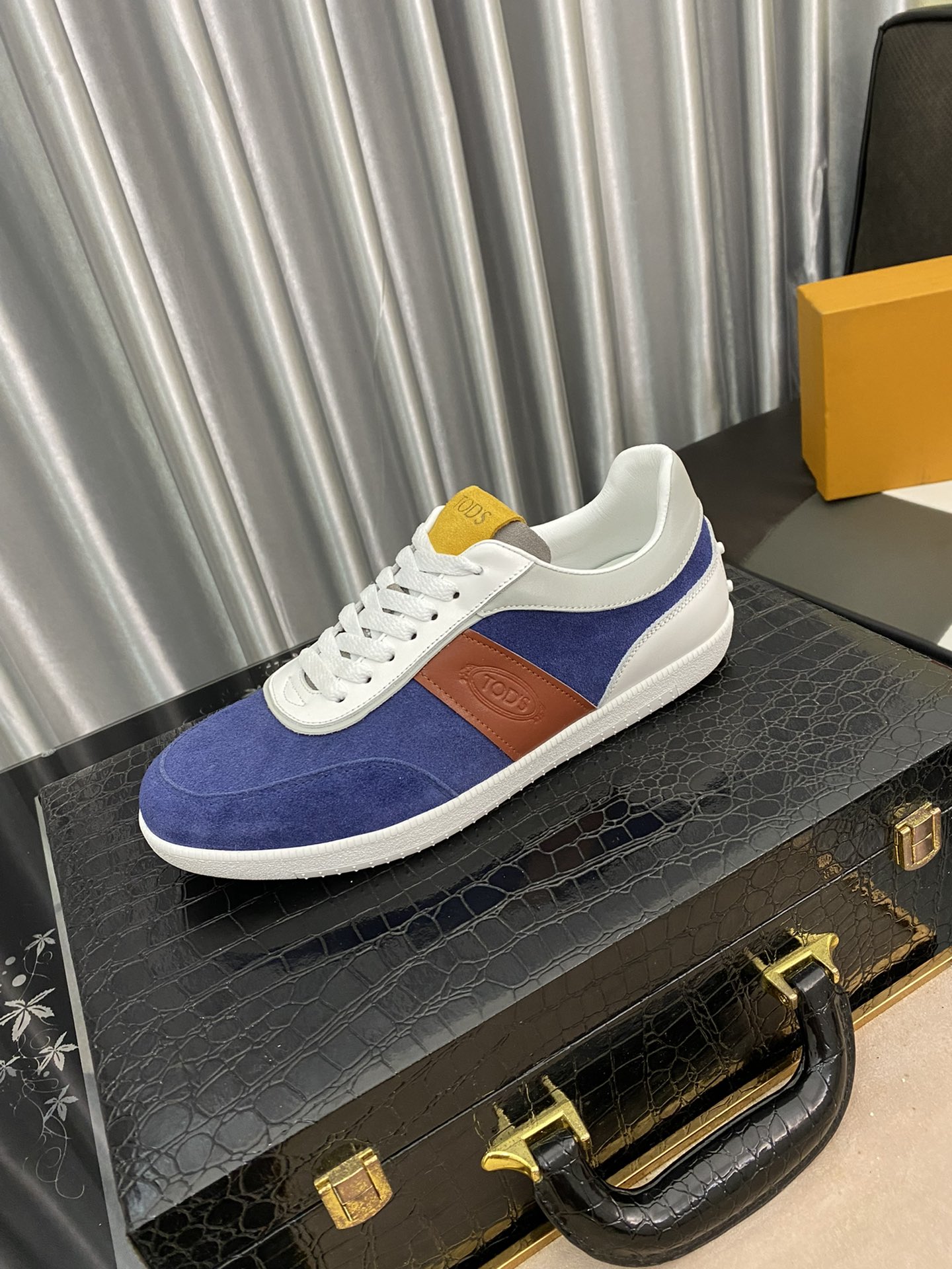 TOD'S Tabs Sneaker 3 - vstockx