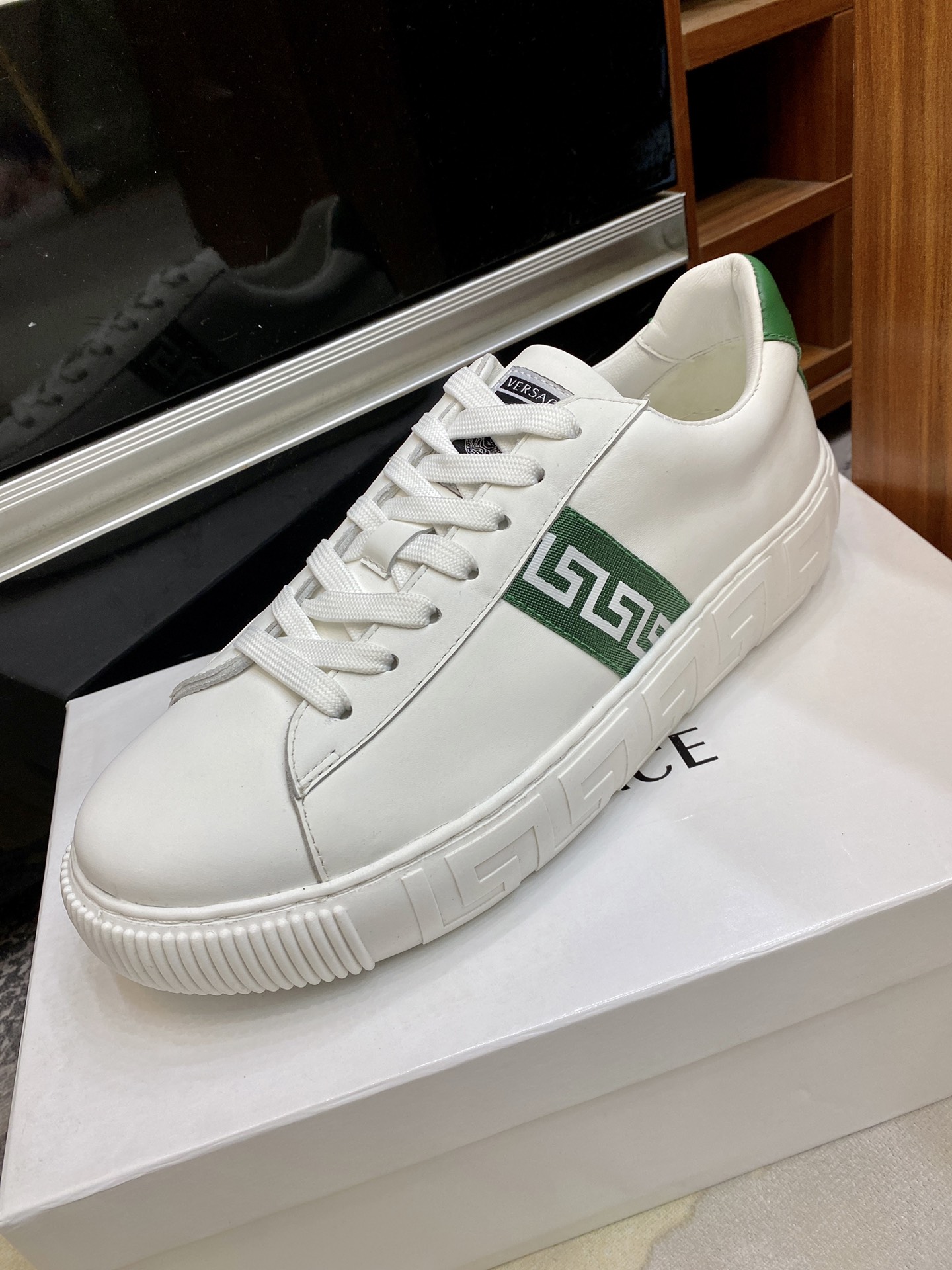 Versace Greca Sneaker 22 - vstockx