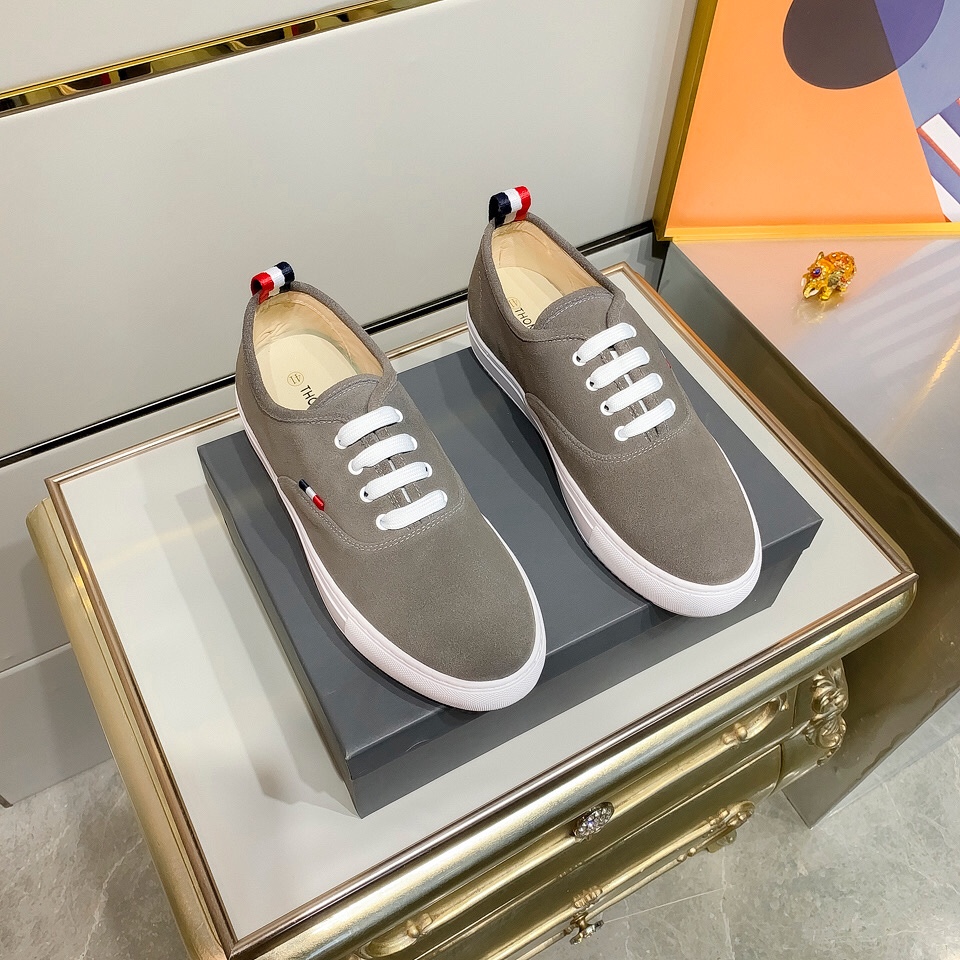 Thom Browne Low Top Sneaker 20 - vstockx