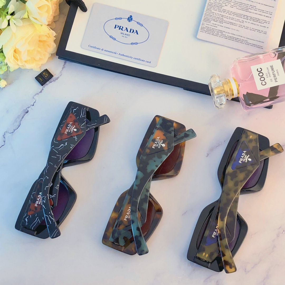 Sunglasses Prada 0PR 15 - vstockx