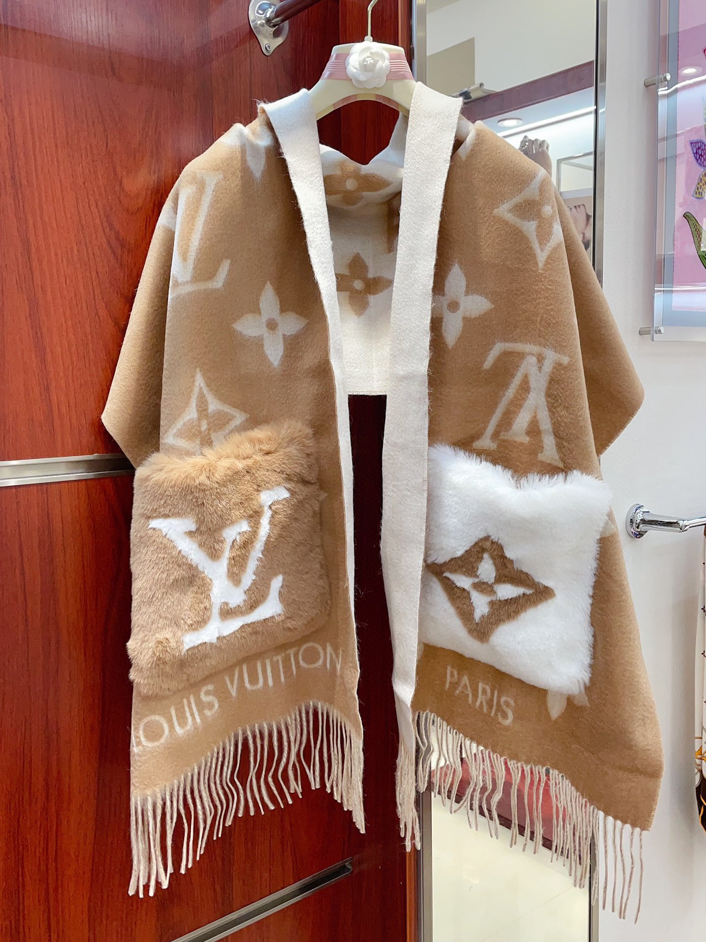 Streetwear Scarf LV 328792 SIZE:190 x 46cm - vstockx