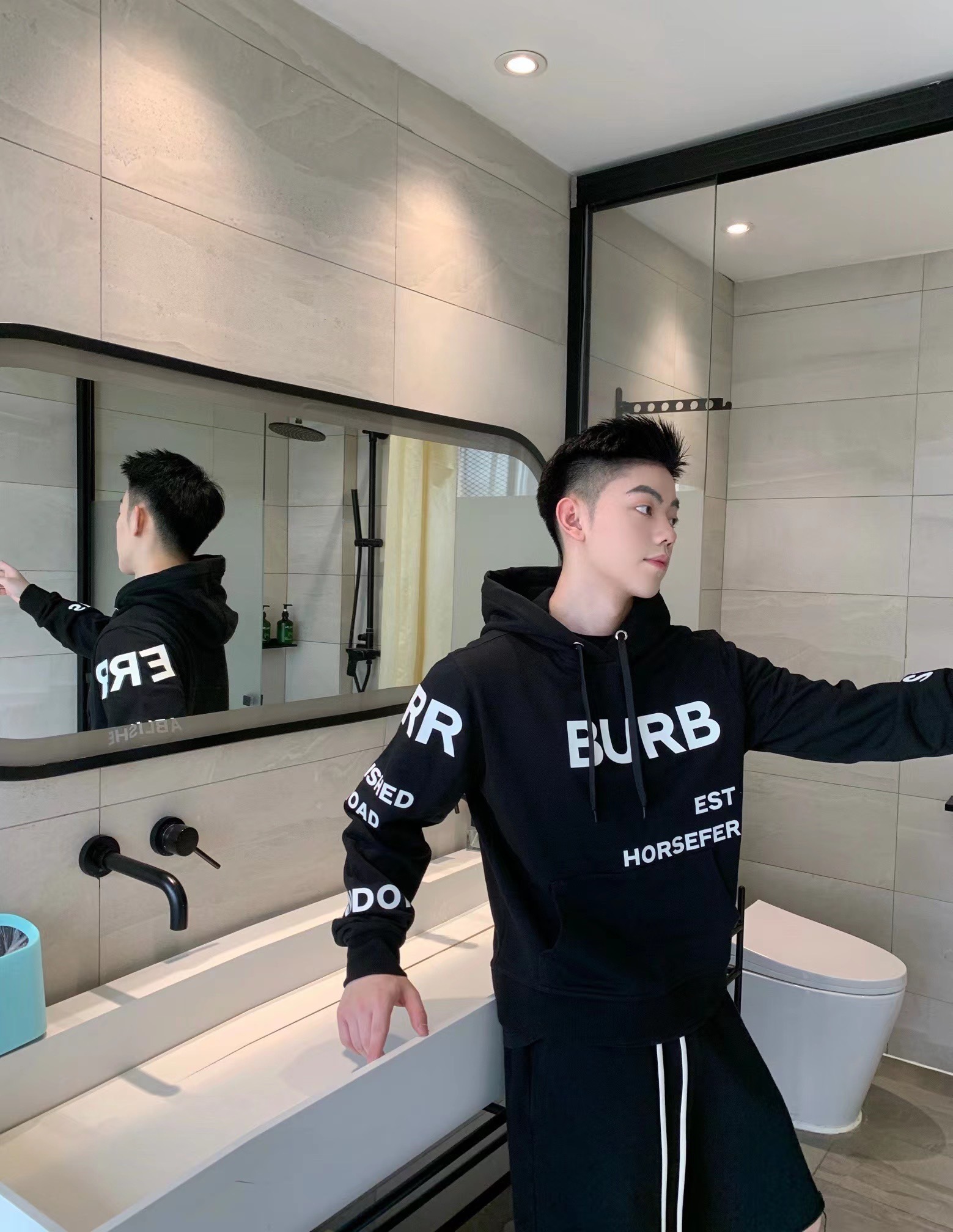 Clothes Burberry 824 - vstockx