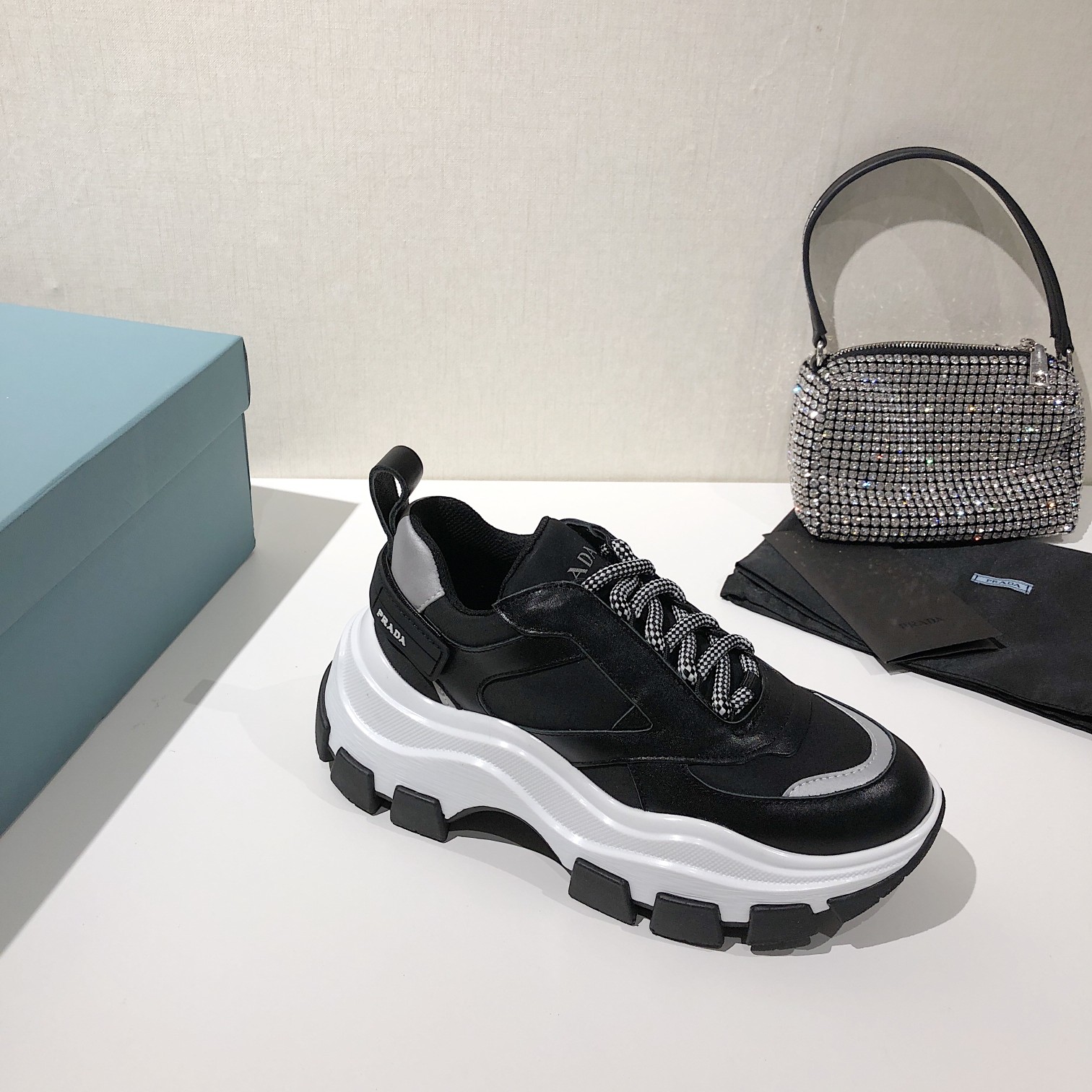 Prada Low Top sneaker 57 - vstockx