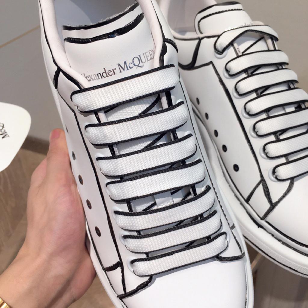 Alexander McQueen Oversized White Black Outline - vstockx