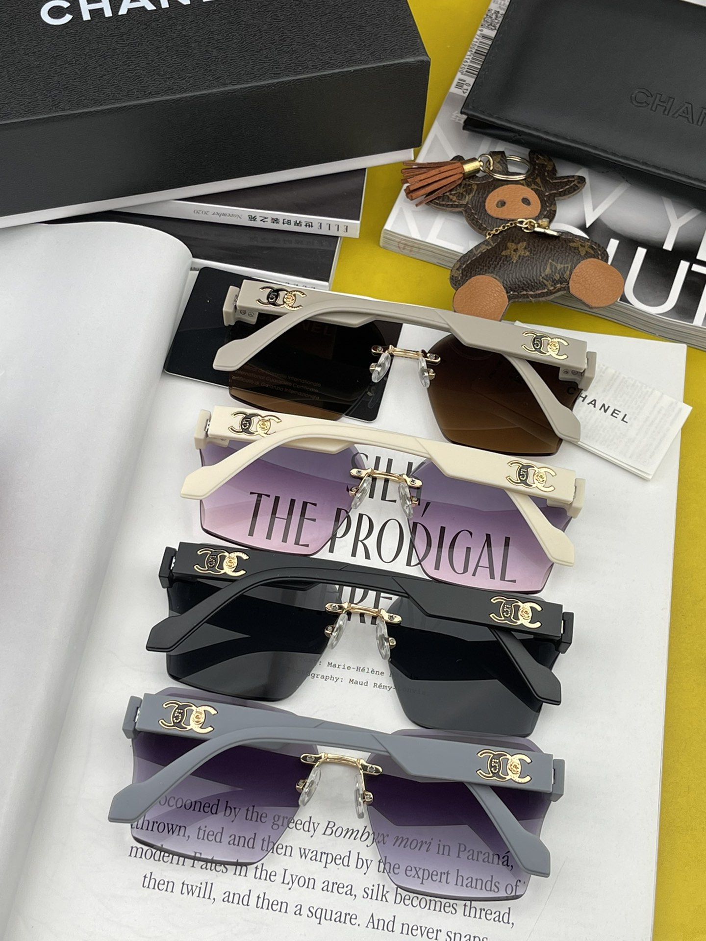 Sunglasses Chanel CH8851 - vstockx