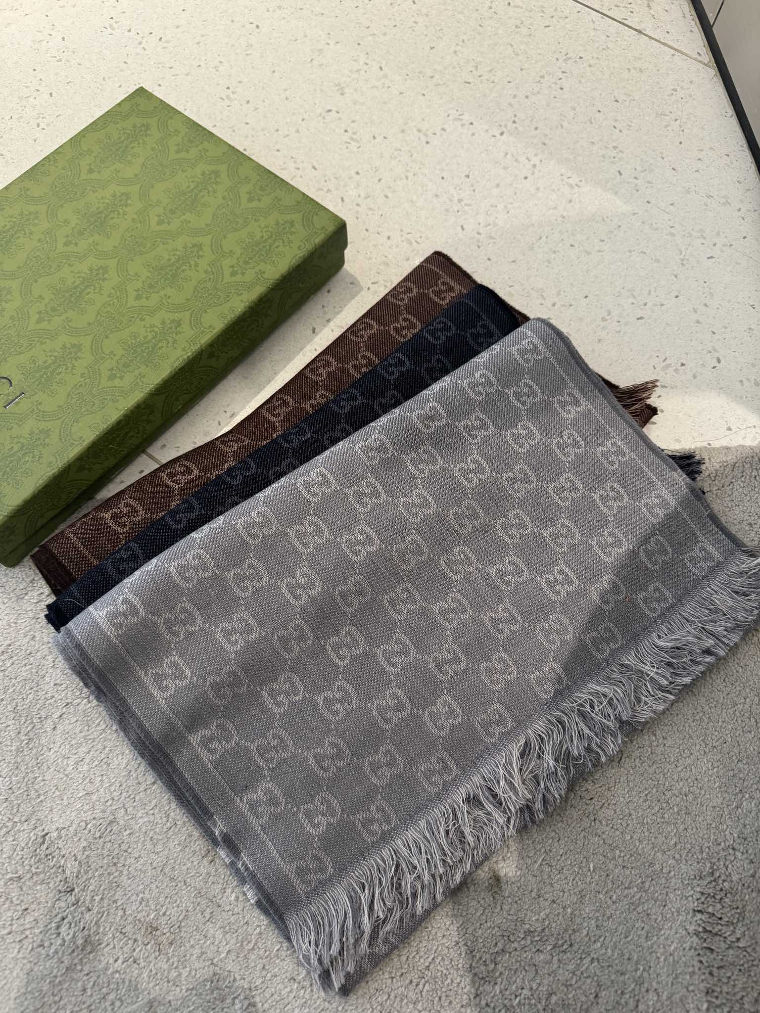 Streetwear Scarf GUCCI 328959 SIZE:55x190cm - vstockx