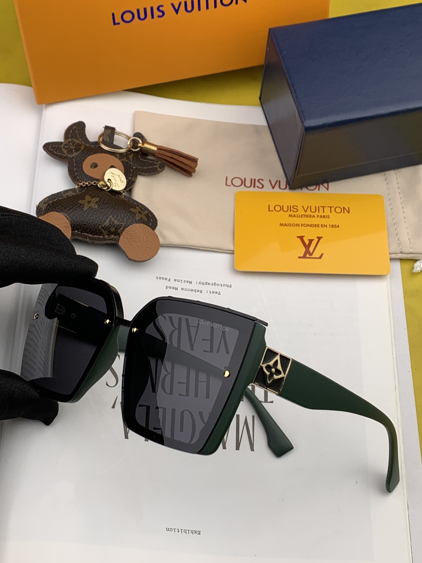 Sunglasses Louis Vuitton L822 - vstockx