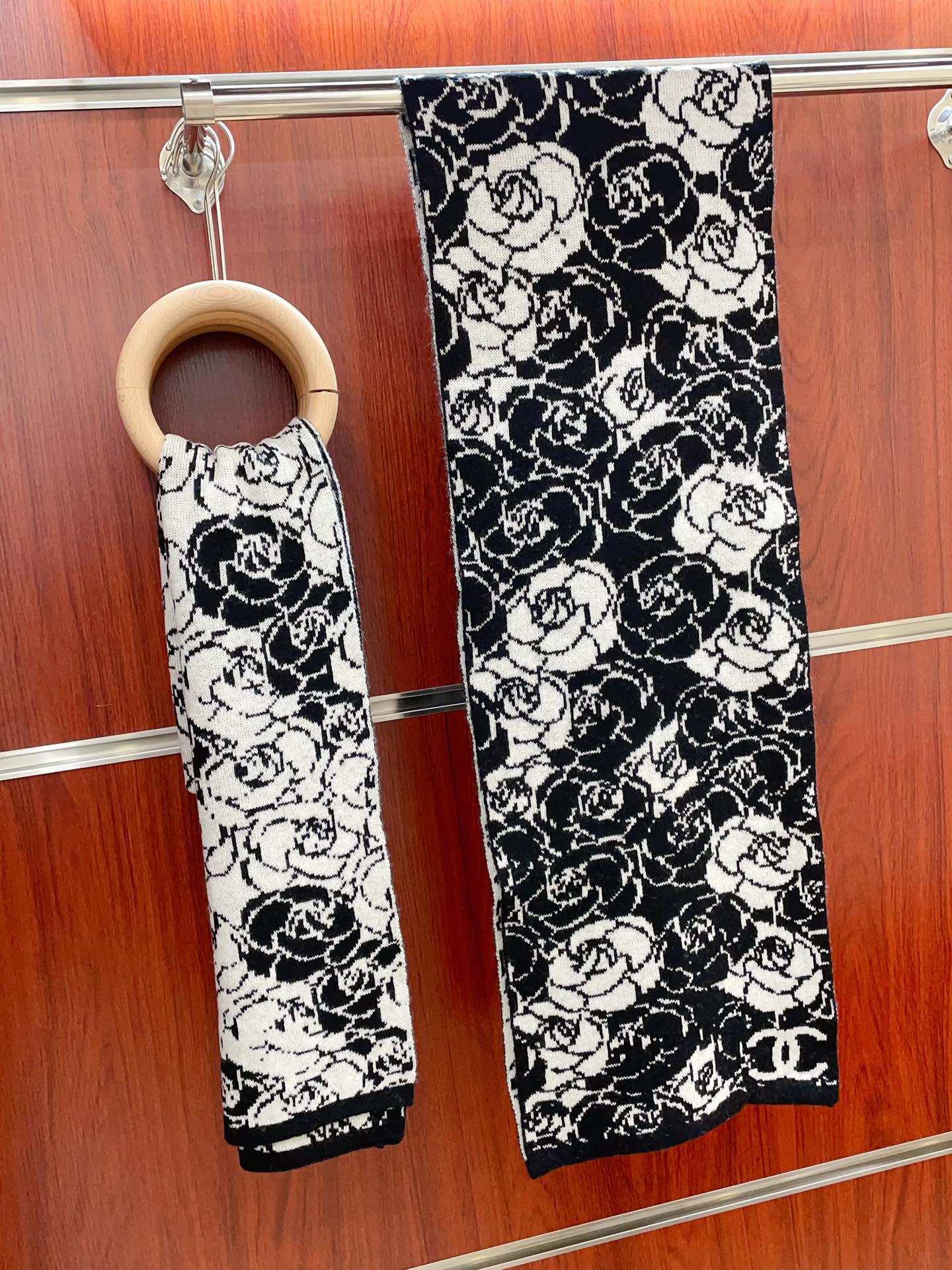Streetwear Scarf CHANEL 328850 SIZE:90cm*90cm - vstockx