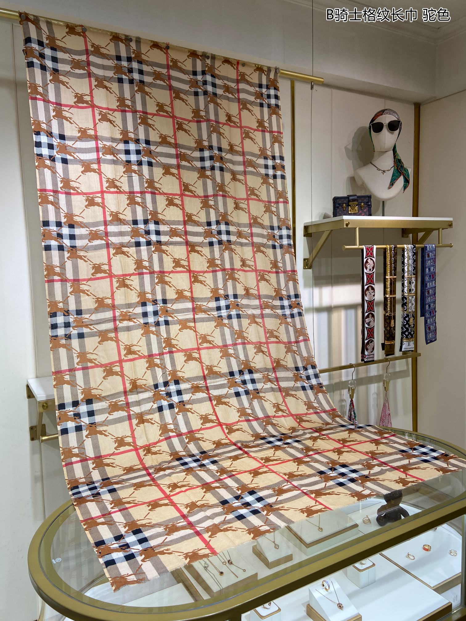 Streetwear Scarf BURBERRY 329293 size�?0*200cm - vstockx