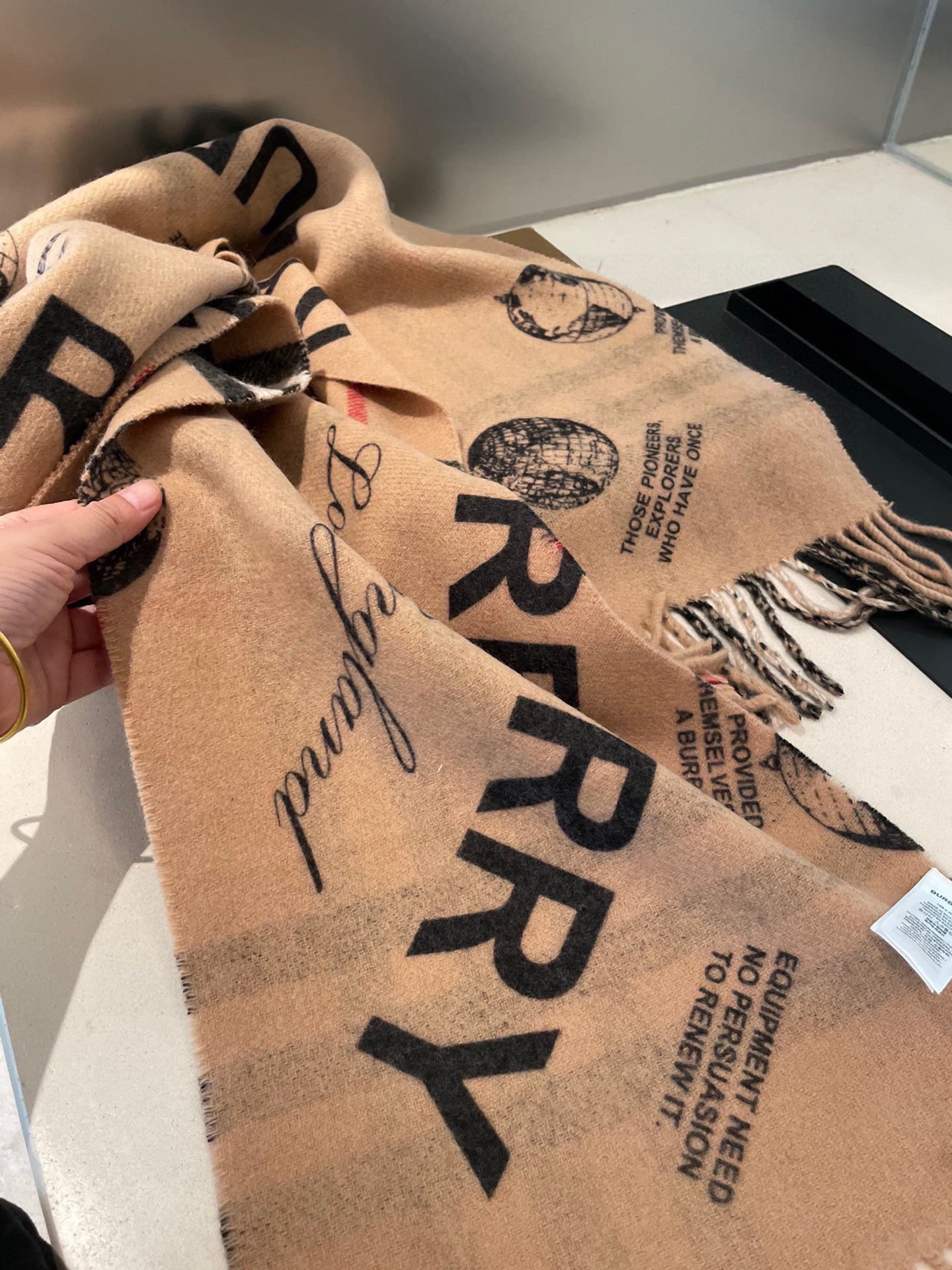 Streetwear Scarf BURBERRY 328956 SIZE:32*192cm - vstockx