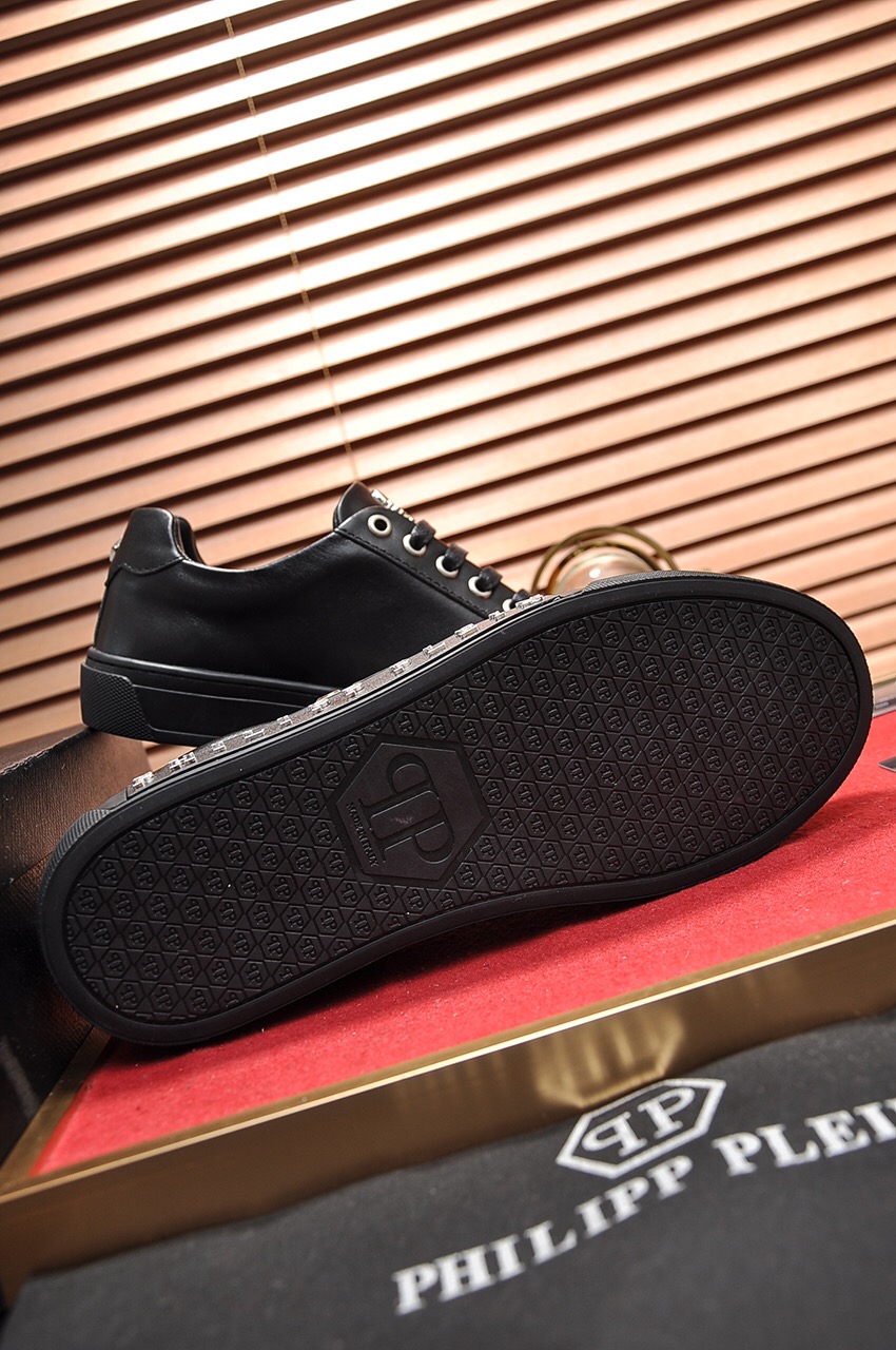 Philipp Plein Low Top Sneakers 35 - vstockx