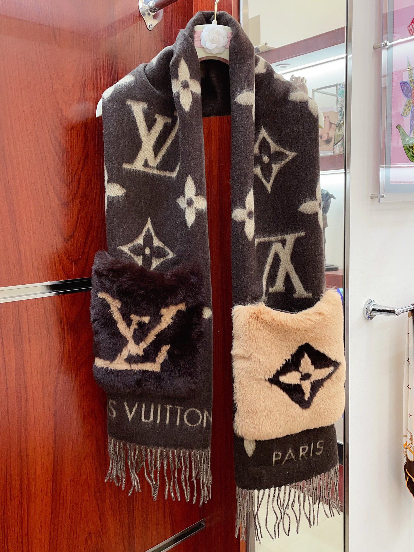 Streetwear Scarf LV 328793 SIZE:190 x 46cm - vstockx