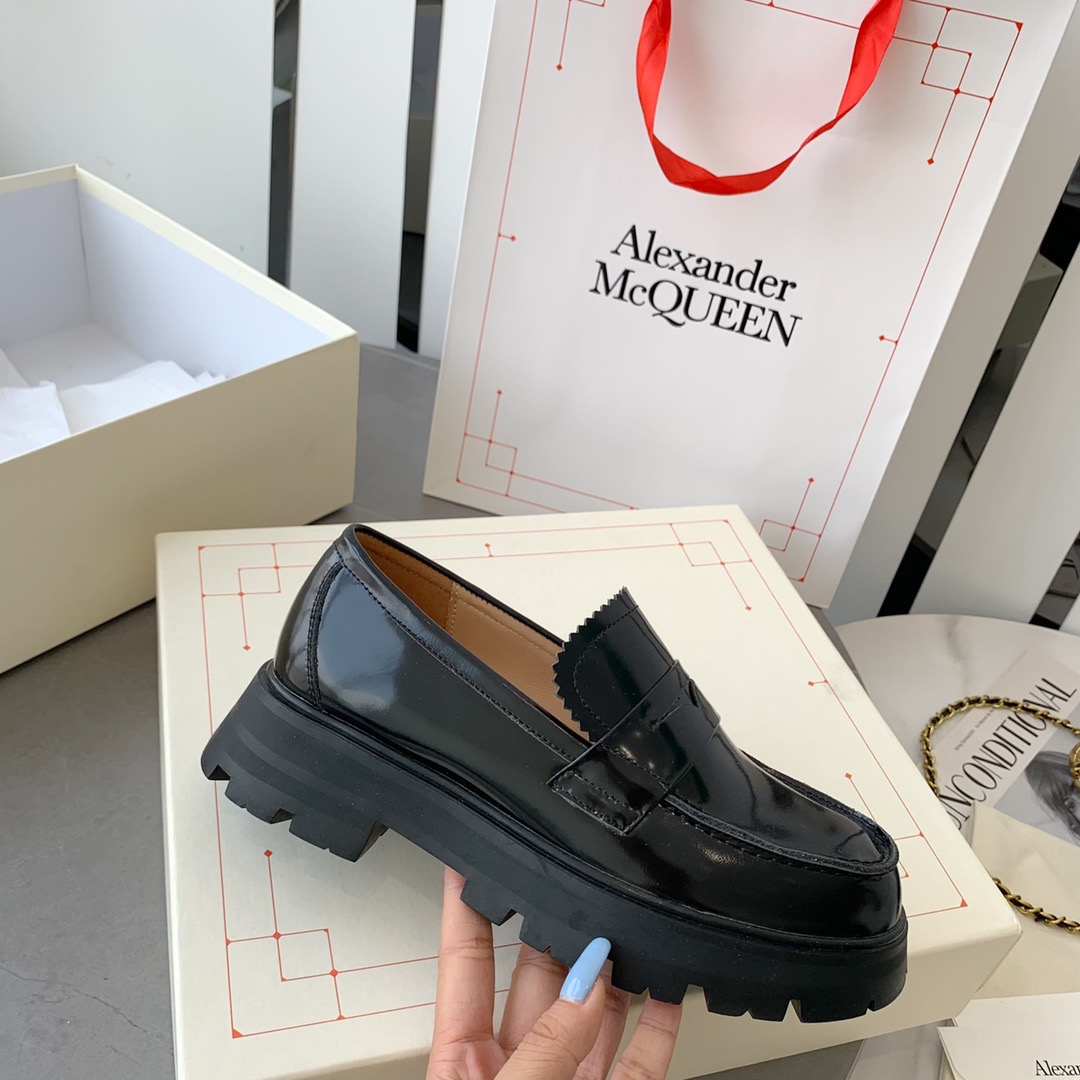 Alexander MCQueen woman is 35-40 - vstockx