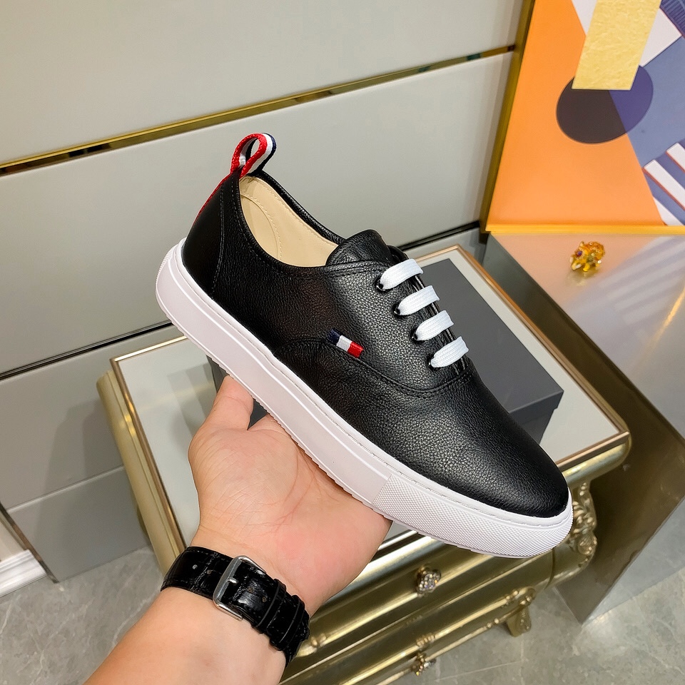Thom Browne Low Top Sneaker 22 - vstockx