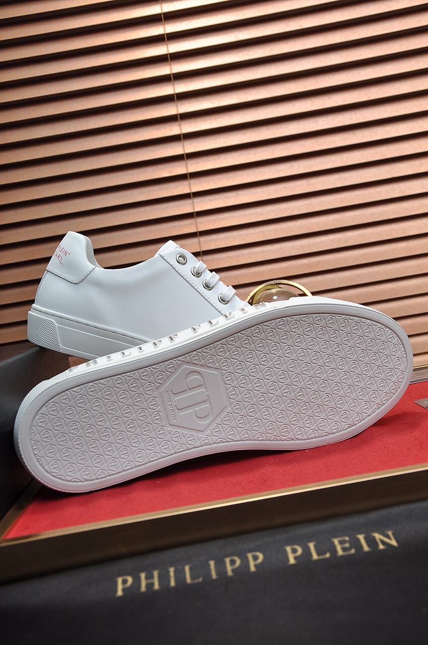 Philipp Plein Low Top Sneakers 3 - vstockx