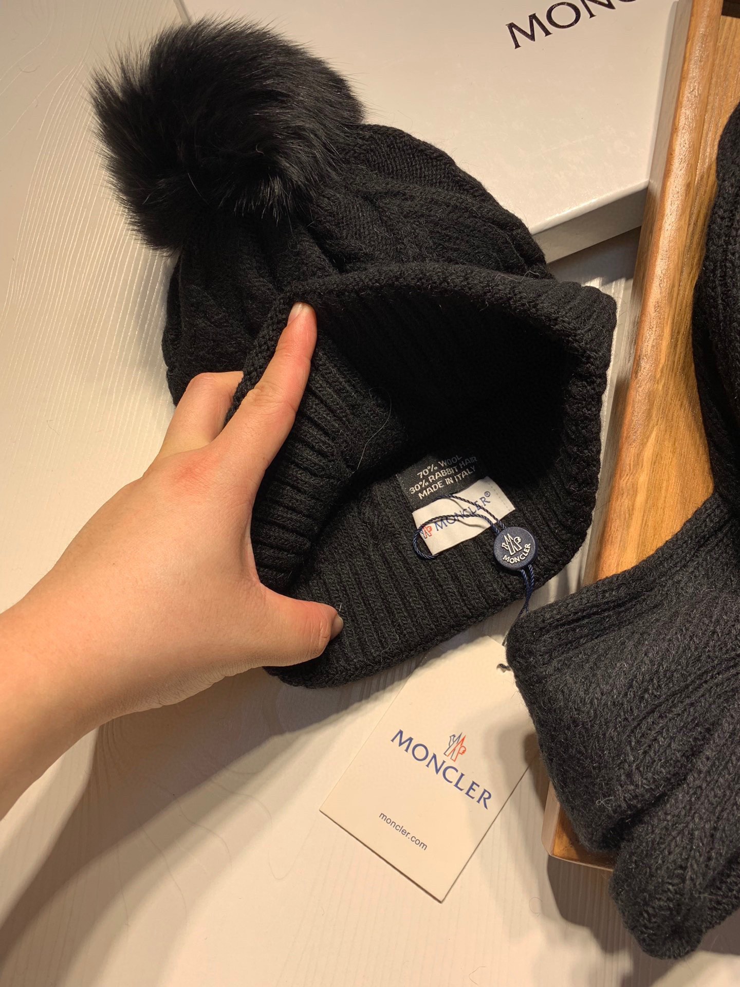 Hat & Scarf Moncler 2 - vstockx