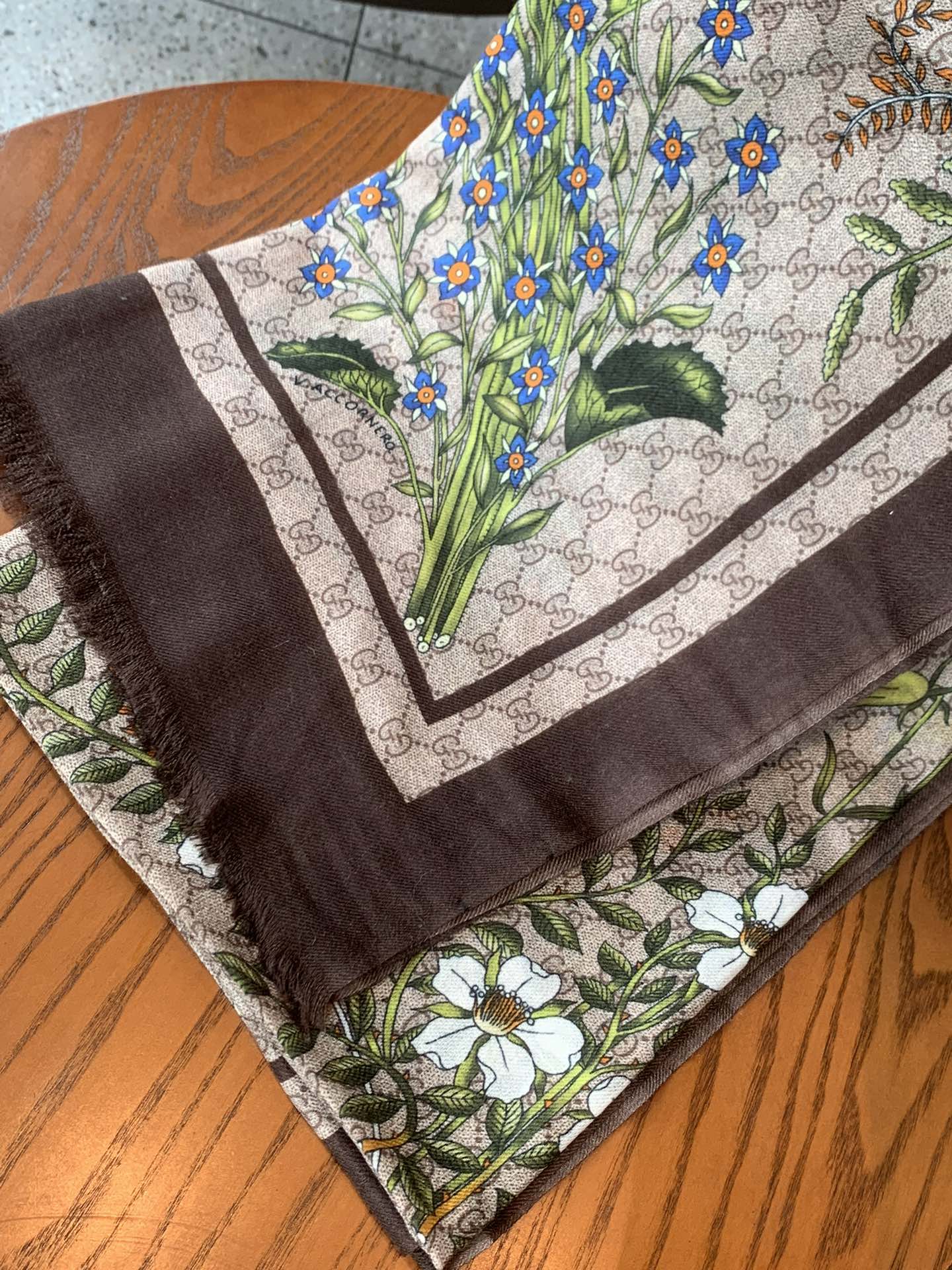 Streetwear Scarf GUCCI 328984 SIZE:110*200cm - vstockx