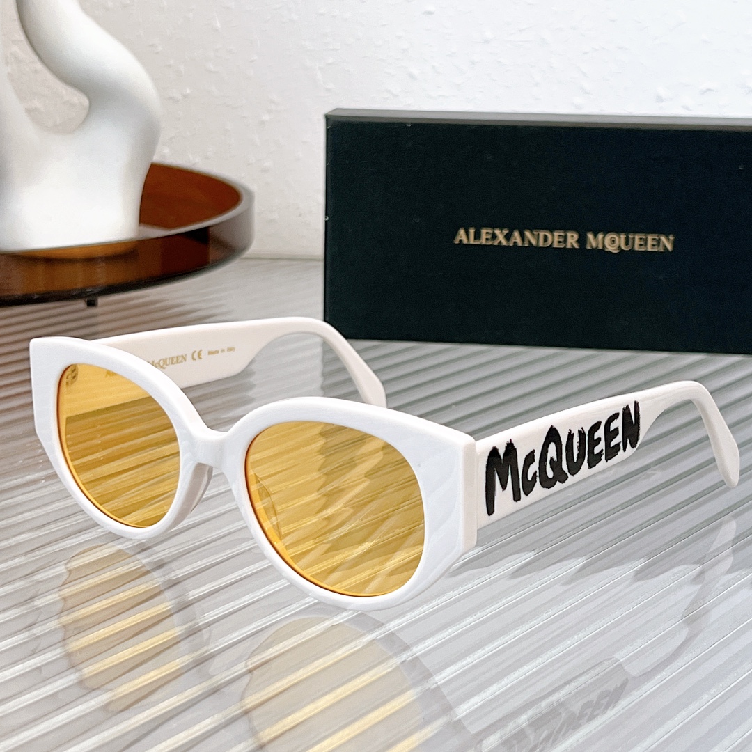 Sunglasses Alexander McQueen 0328s 2 - vstockx