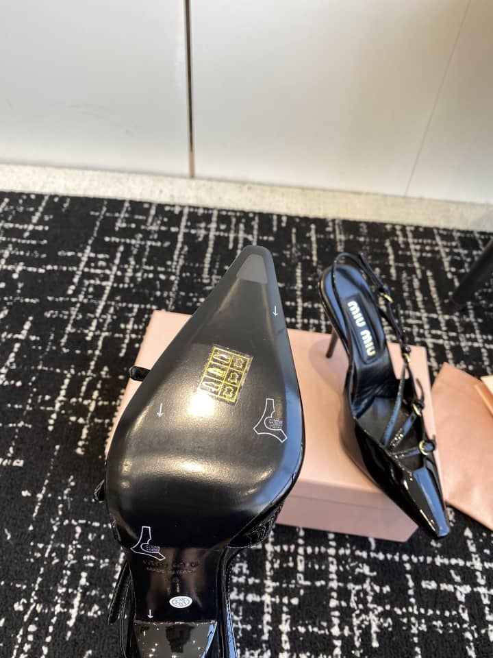 Miu Miu Patent leather slingbacks with buckles Black - vstockx